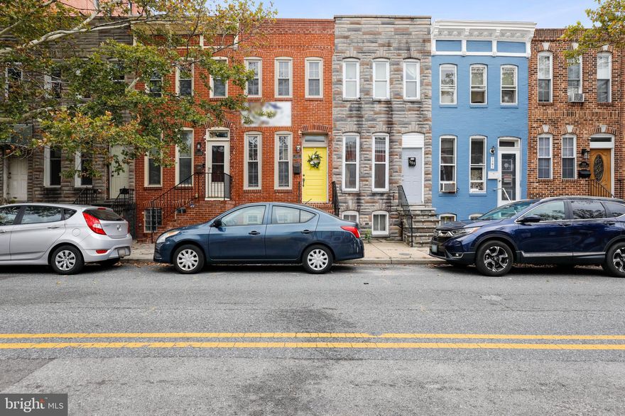 GORGEOUS RENOVATED HOME ON QUIET AND SOUGHT-AFTER BLOCK. GLISTENING HARDWOODS CASCADE THROUGHOUT. ENJOY CUSTOM WHITE CABINETRY, TILE BACKSPLASH, SS APPLIANCES IN THE DESIGNER CHEF'S KITCHEN. GRANITE COUNTERS. TONS OF NATURAL LIGHT. FINISHED LOWER LEVEL. EXPOSED BRICK. HIGH CEILINGS. REAR DEN LOCATED OFF KITCHEN - GREAT FOR HOME GYM, OFFICE, OR KIDS PLAY ROOM. TONS OF STORAGE. WALK-IN SHOWERS. WALK-IN CLOSETS. SPACIOUS 4 BEDROOMS WITH 3 BATHROOMS. PRIVATE REAR PATIO - GREAT FOR ENTERTAINING. CLOSE PROXIMITY TO RETAIL SHOPPING, LOCAL DINING, AND ALL MAJOR HIGHWAYS. SCHEDULE A PRIVATE TOUR TODAY.