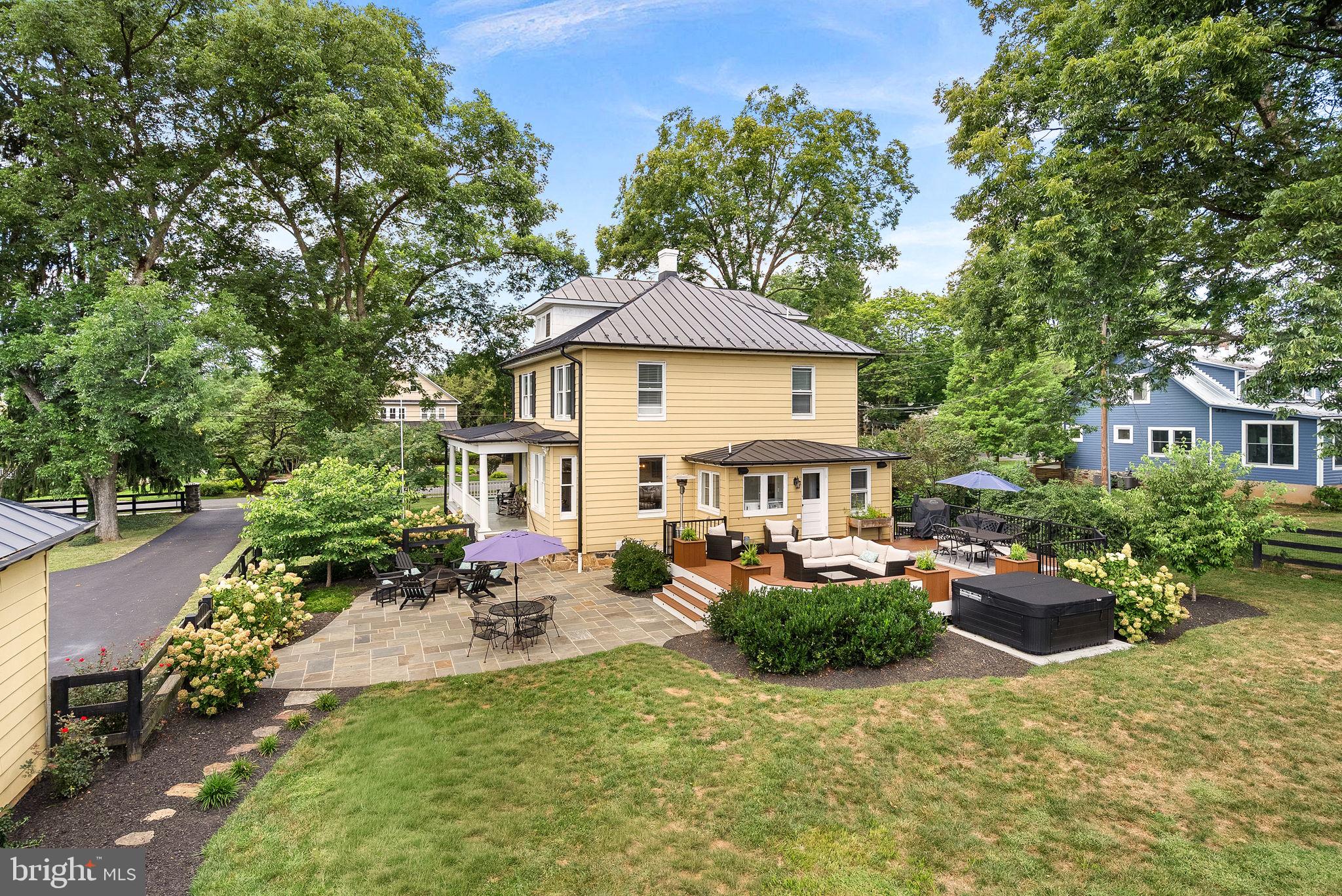 TOWN OF ROUND HILL - Residential