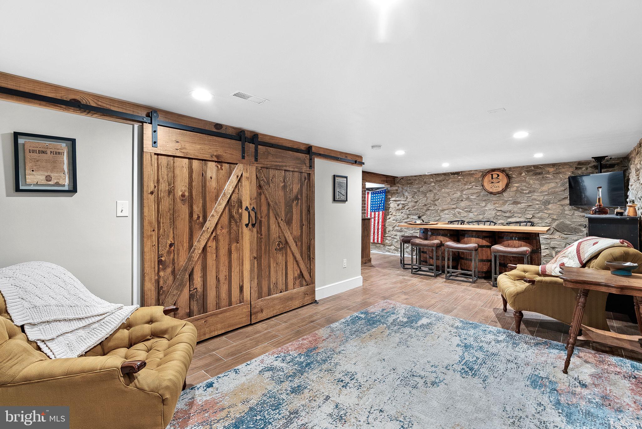 TOWN OF ROUND HILL - Residential