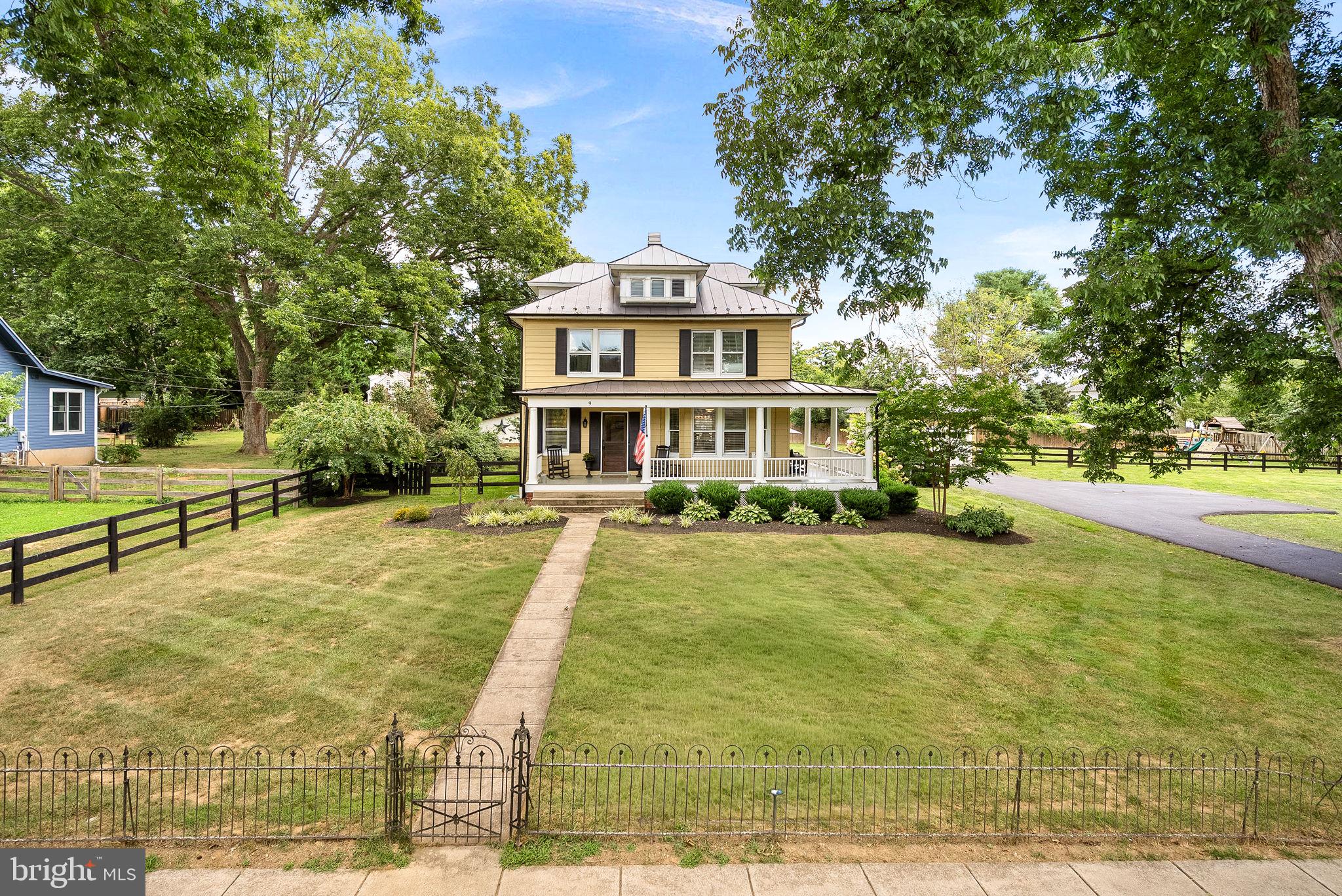 TOWN OF ROUND HILL - Residential