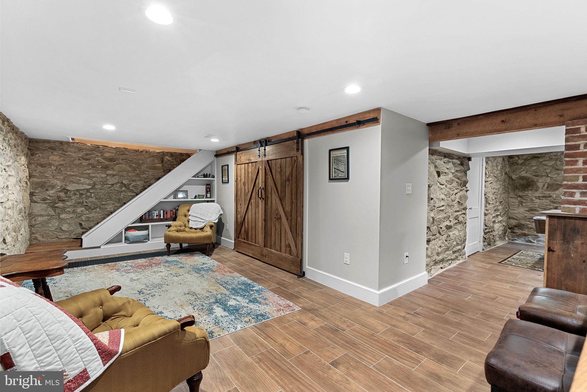 TOWN OF ROUND HILL - Residential