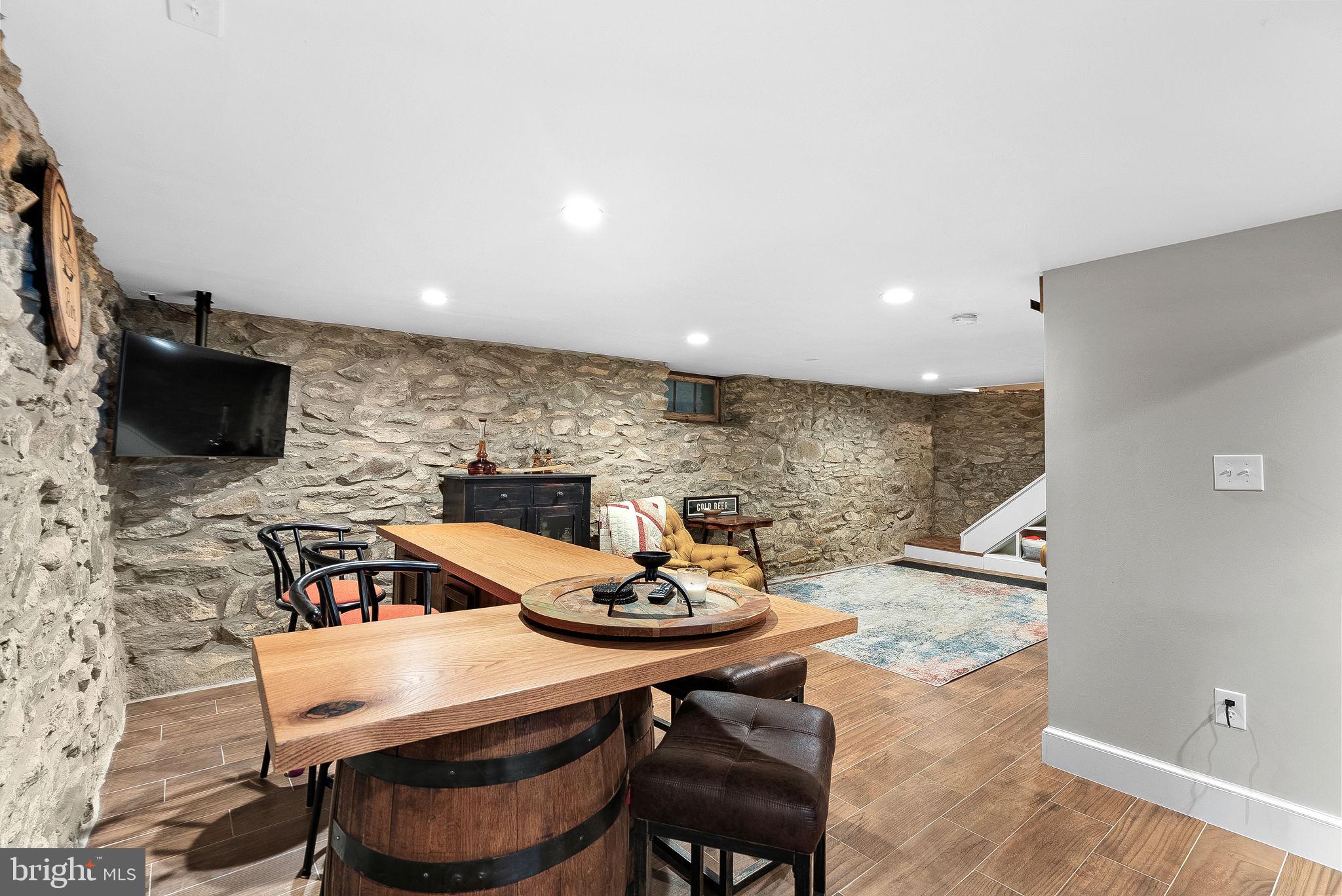 TOWN OF ROUND HILL - Residential