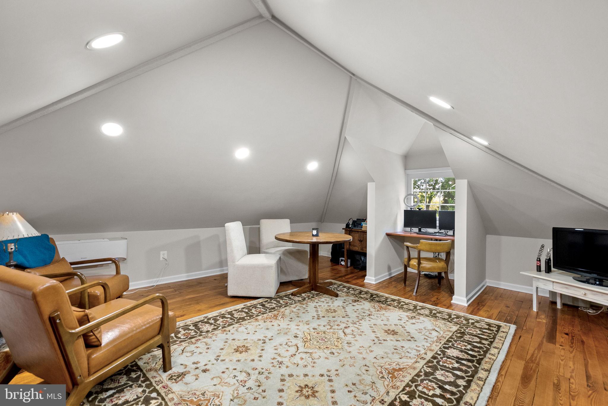 TOWN OF ROUND HILL - Residential