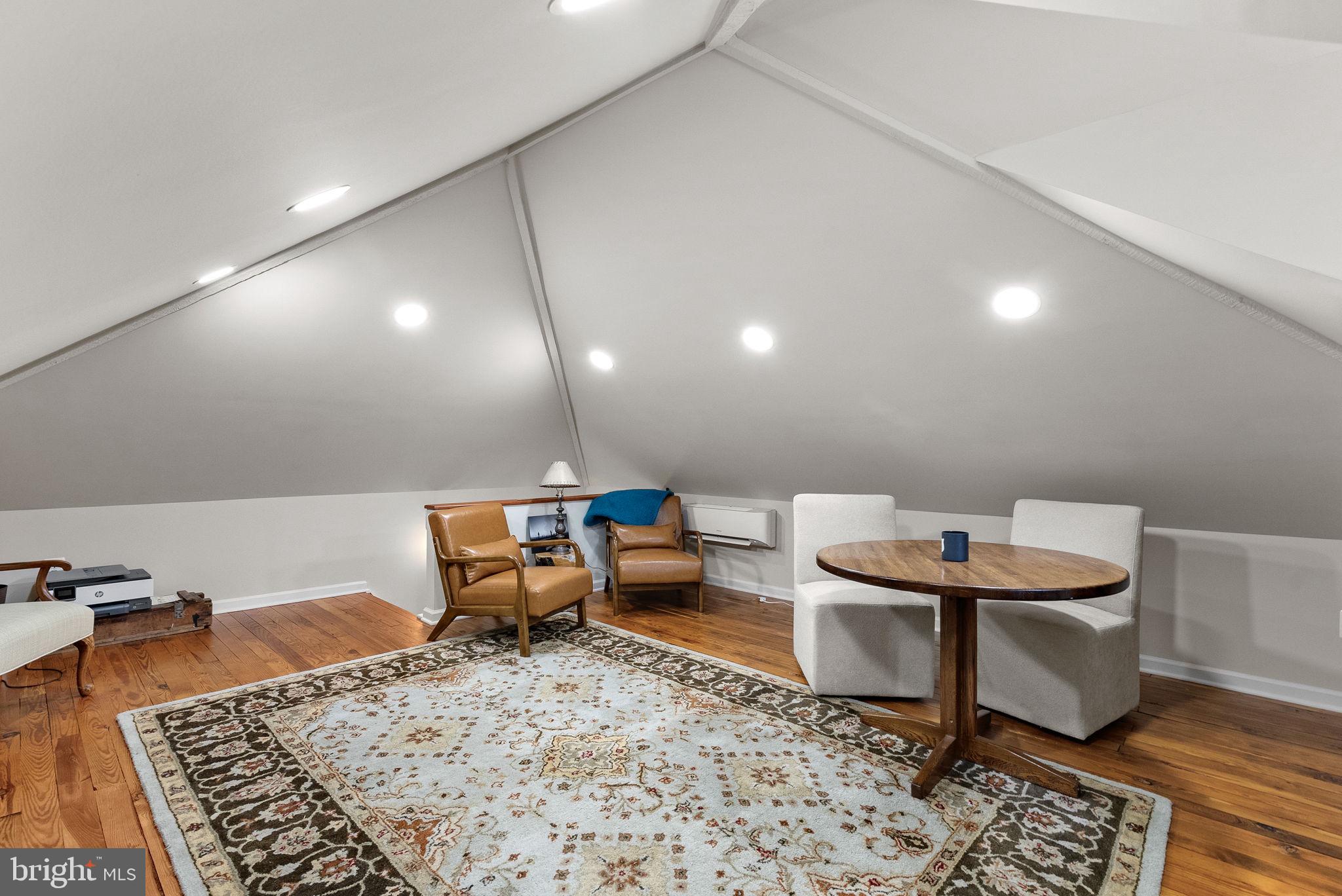 TOWN OF ROUND HILL - Residential