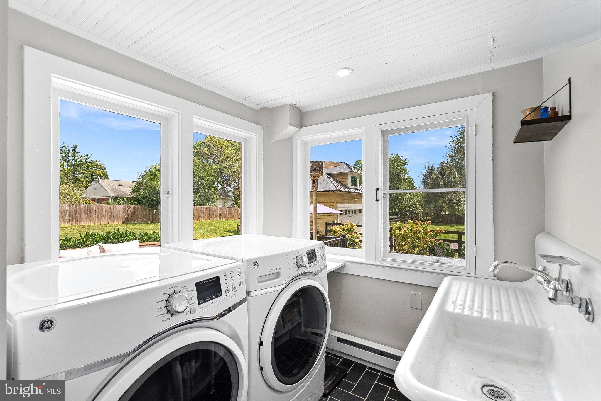 TOWN OF ROUND HILL - Residential