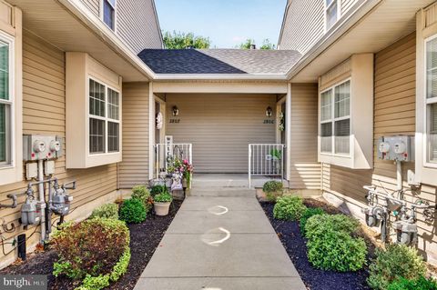 Townhouse For Sale - 2807 Gramercy Way<br/> MOUNT LAUREL, NJ 08054