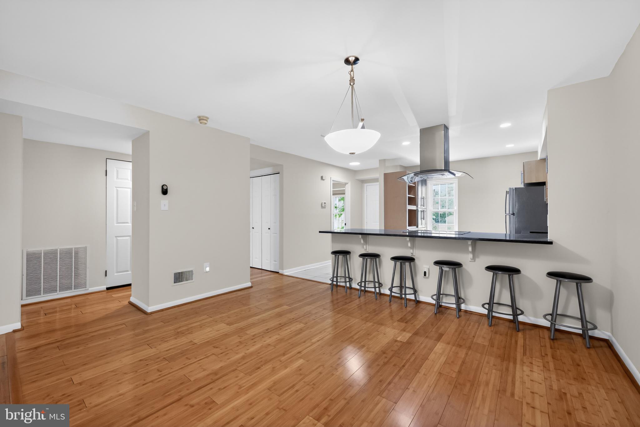 VALLEY STREAM - Residential
