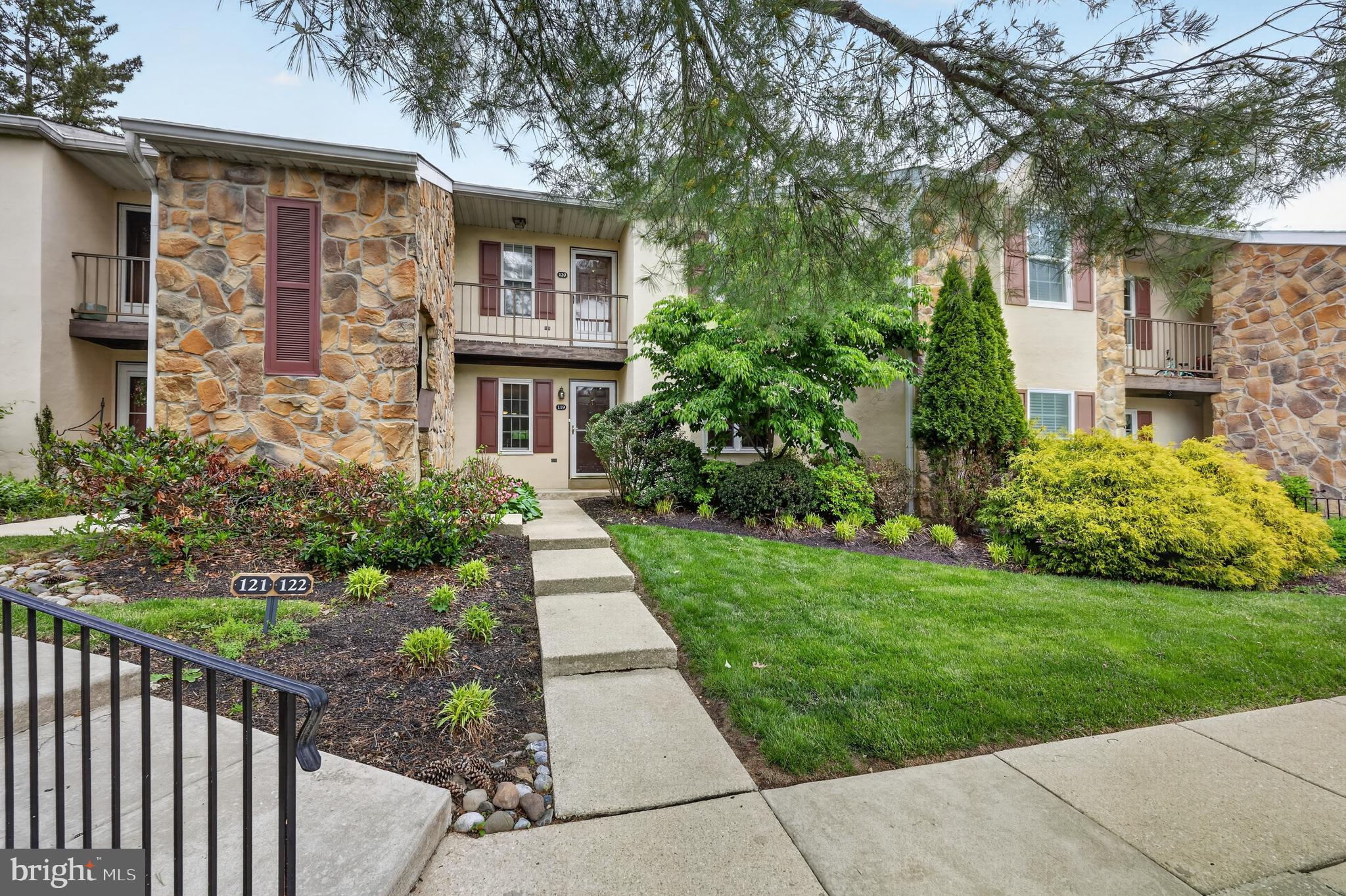 VALLEY STREAM - Residential