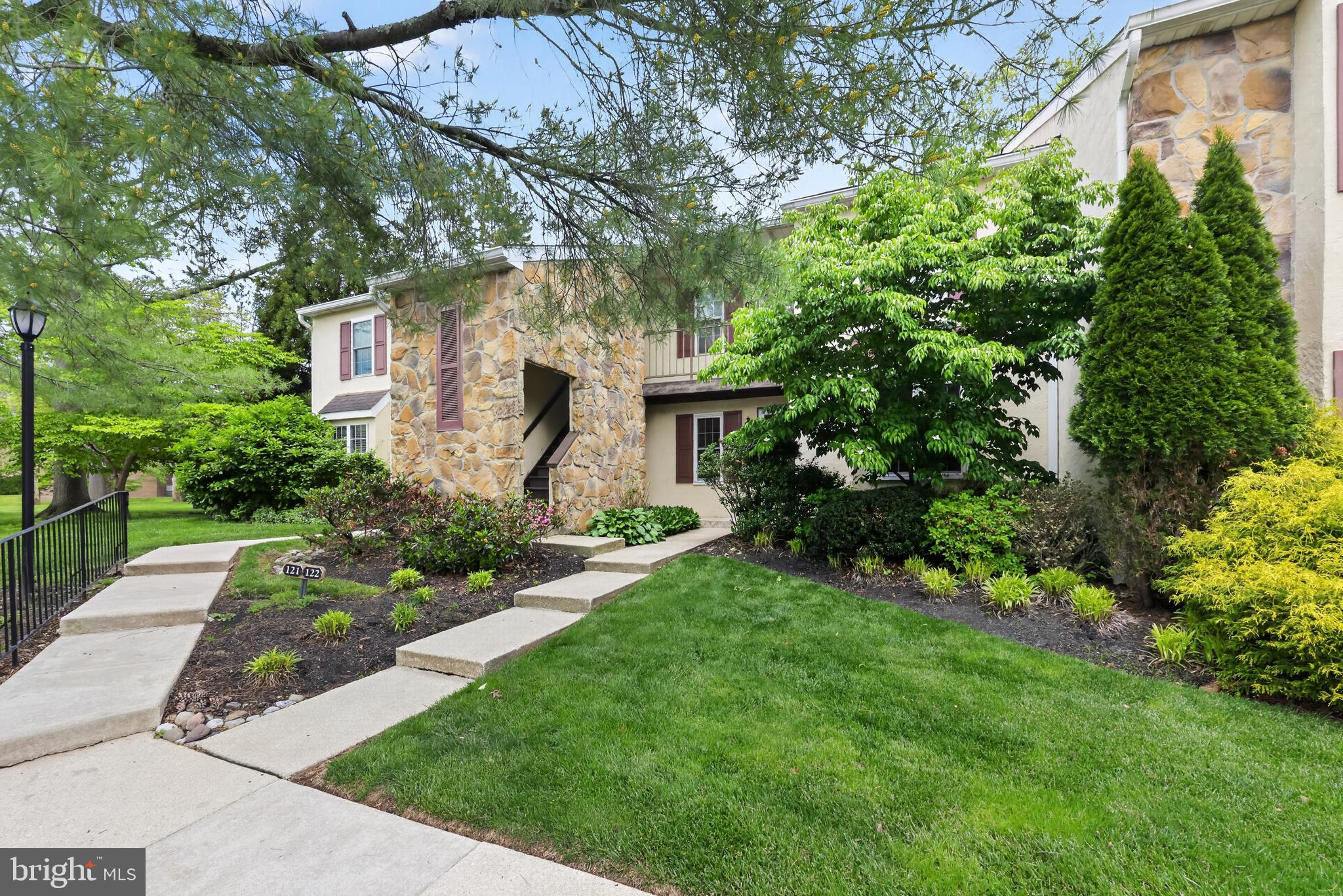 VALLEY STREAM - Residential