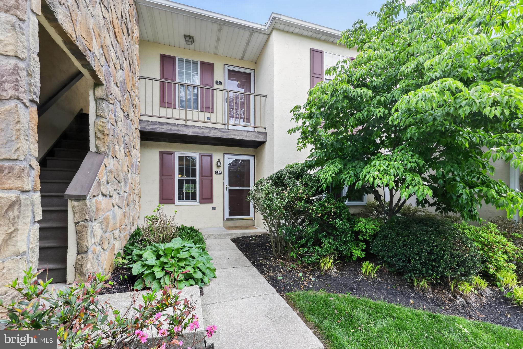VALLEY STREAM - Residential