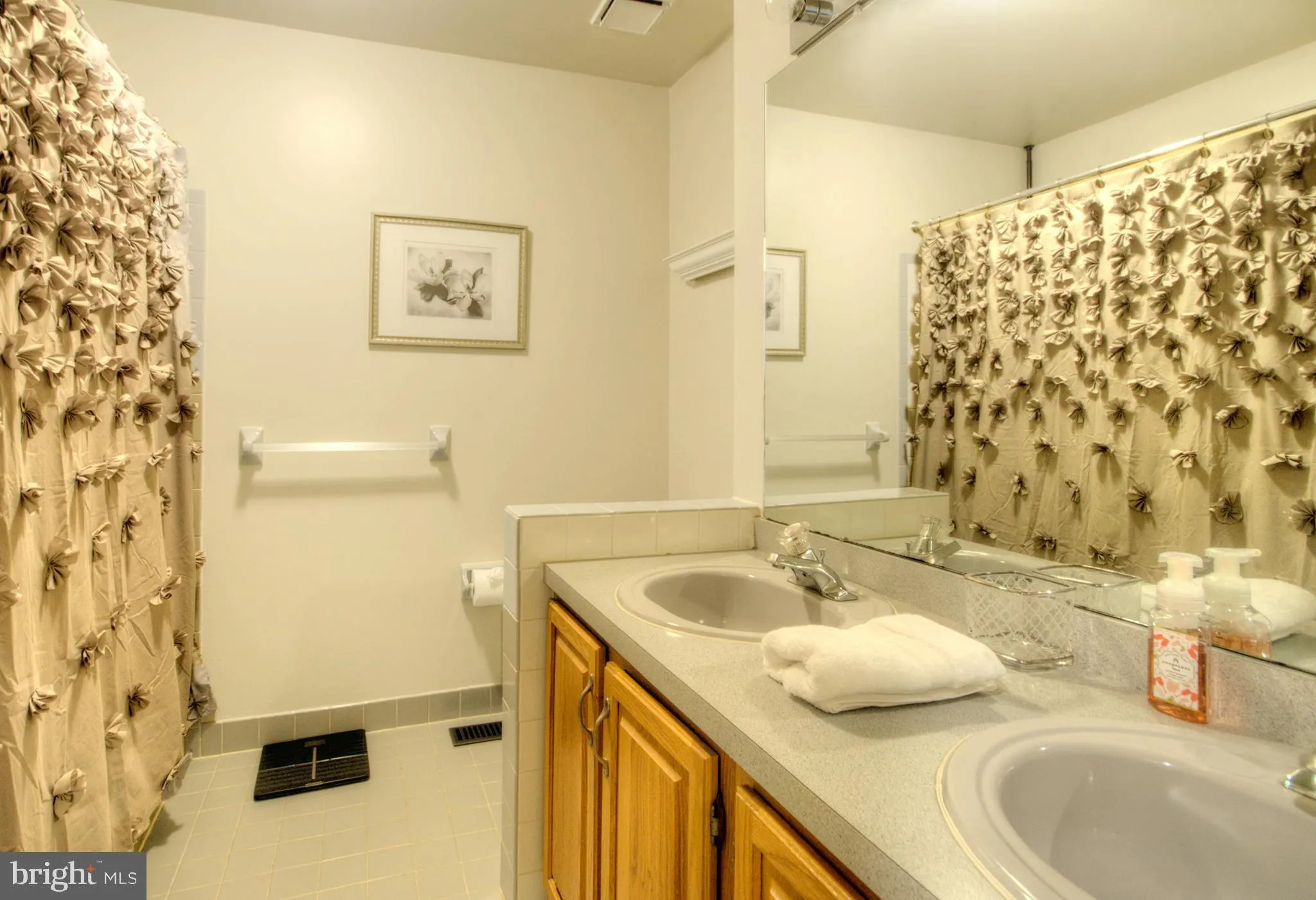 Turnersville, New Jersey 08012, United States, 3 Bedrooms Bedrooms, ,3 BathroomsBathrooms,Residential,Pending,141563