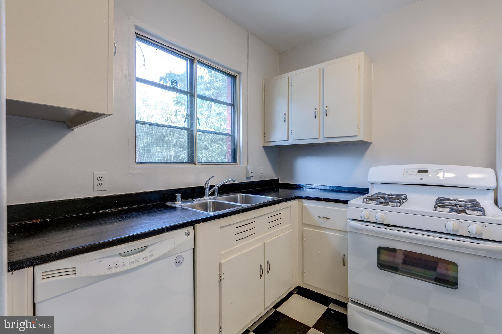 PARK  FAIRFAX - Residential Lease