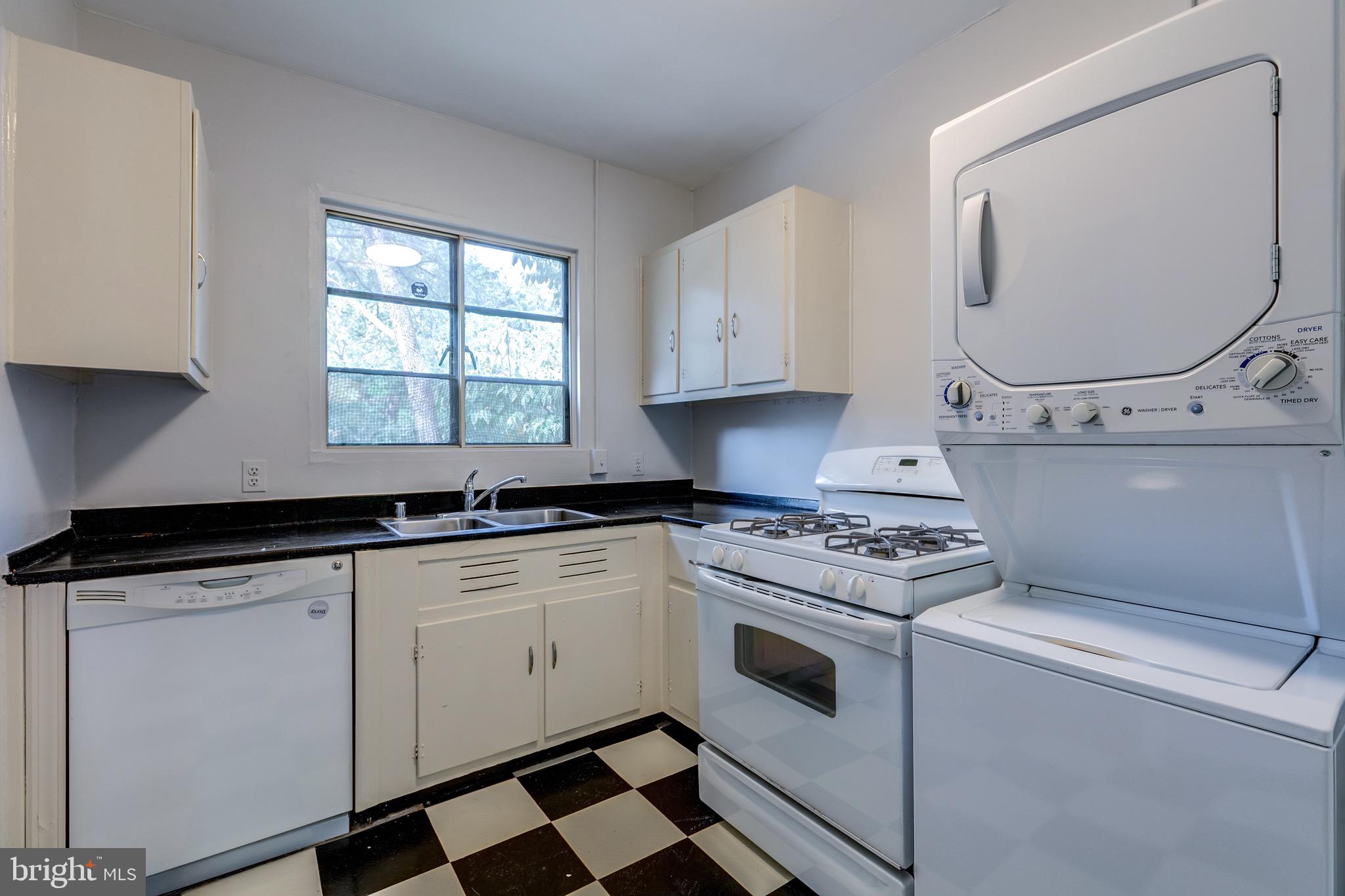 PARK  FAIRFAX - Residential Lease