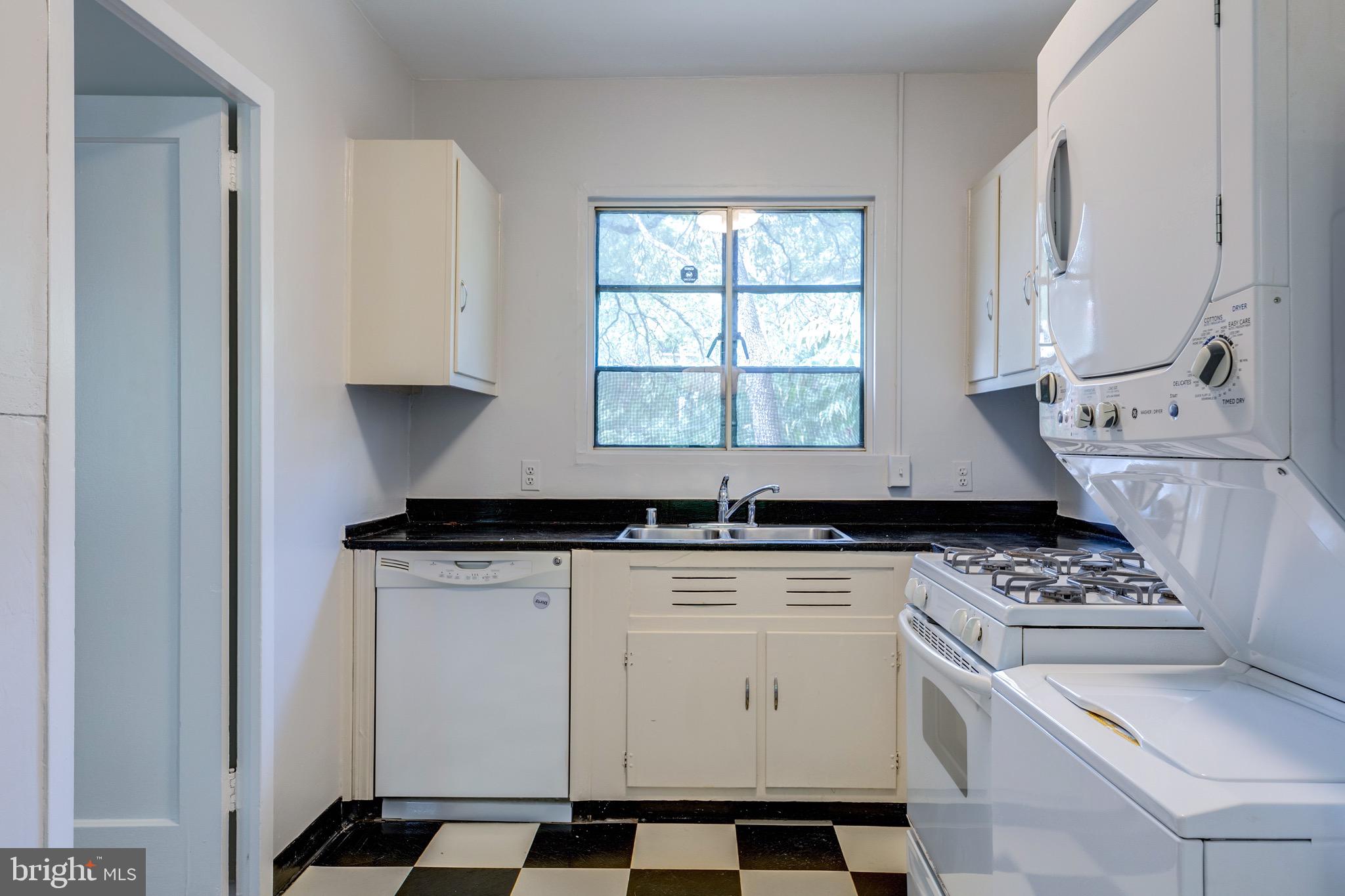 PARK  FAIRFAX - Residential Lease