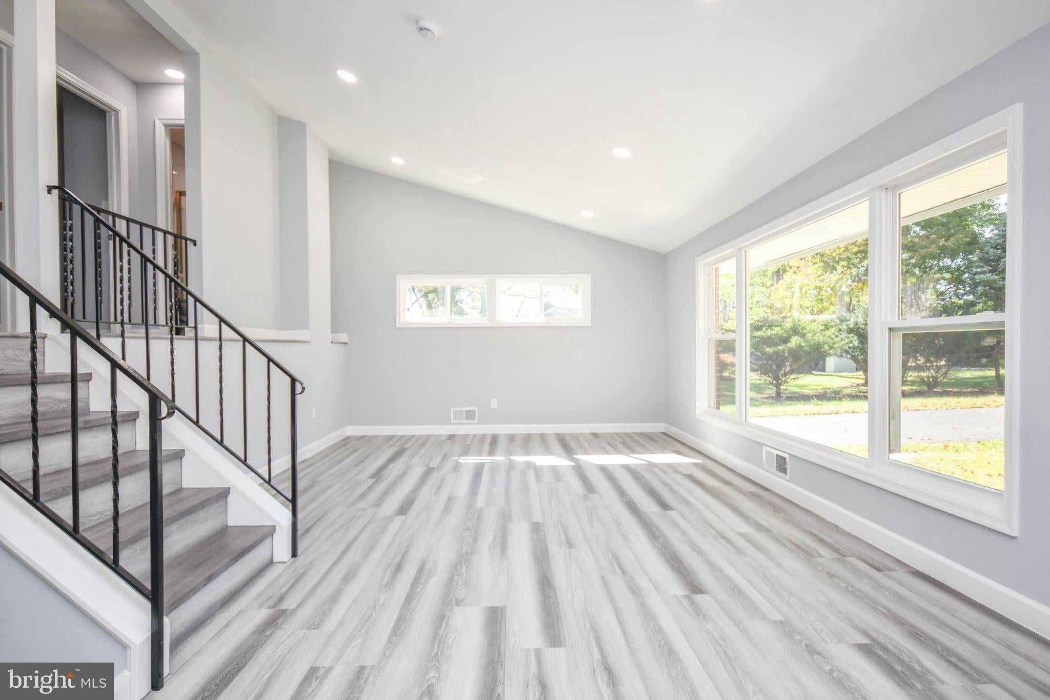 3433 ROLLINGVIEW COURT