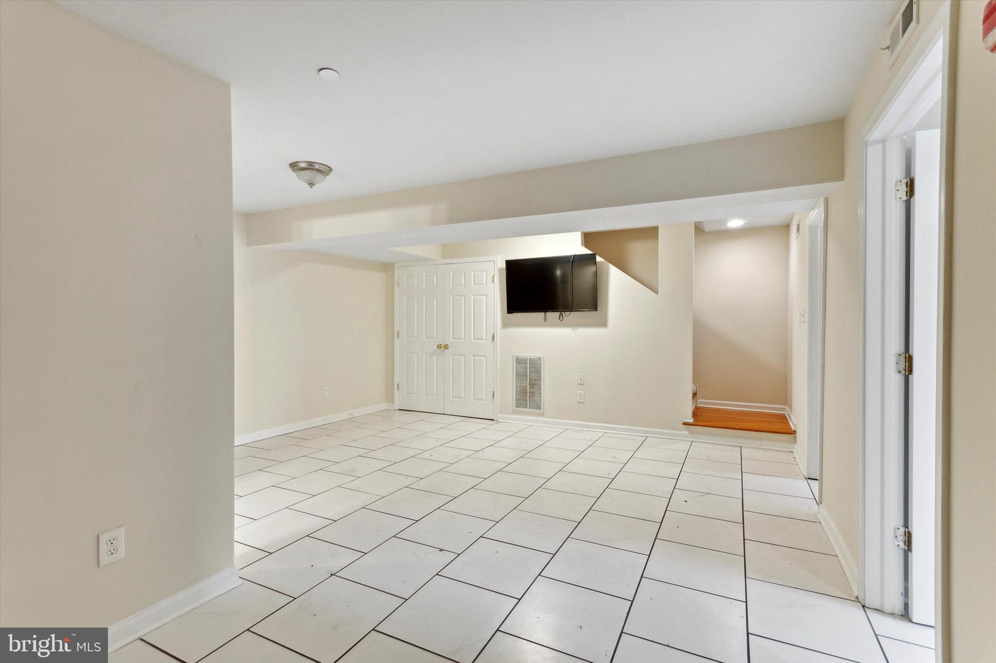 TEMPLE UNIVERSITY - Residential Lease