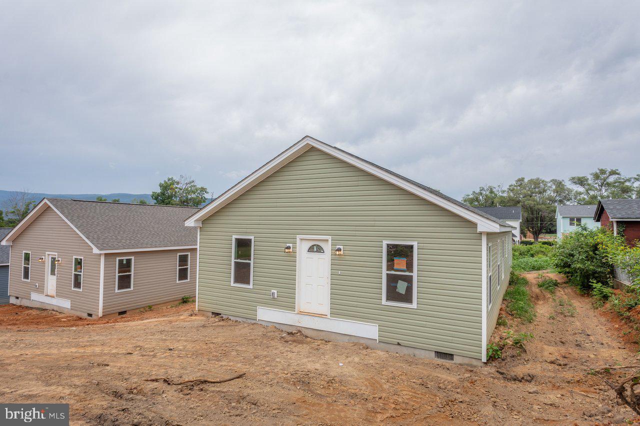 395 TRENTON AVE