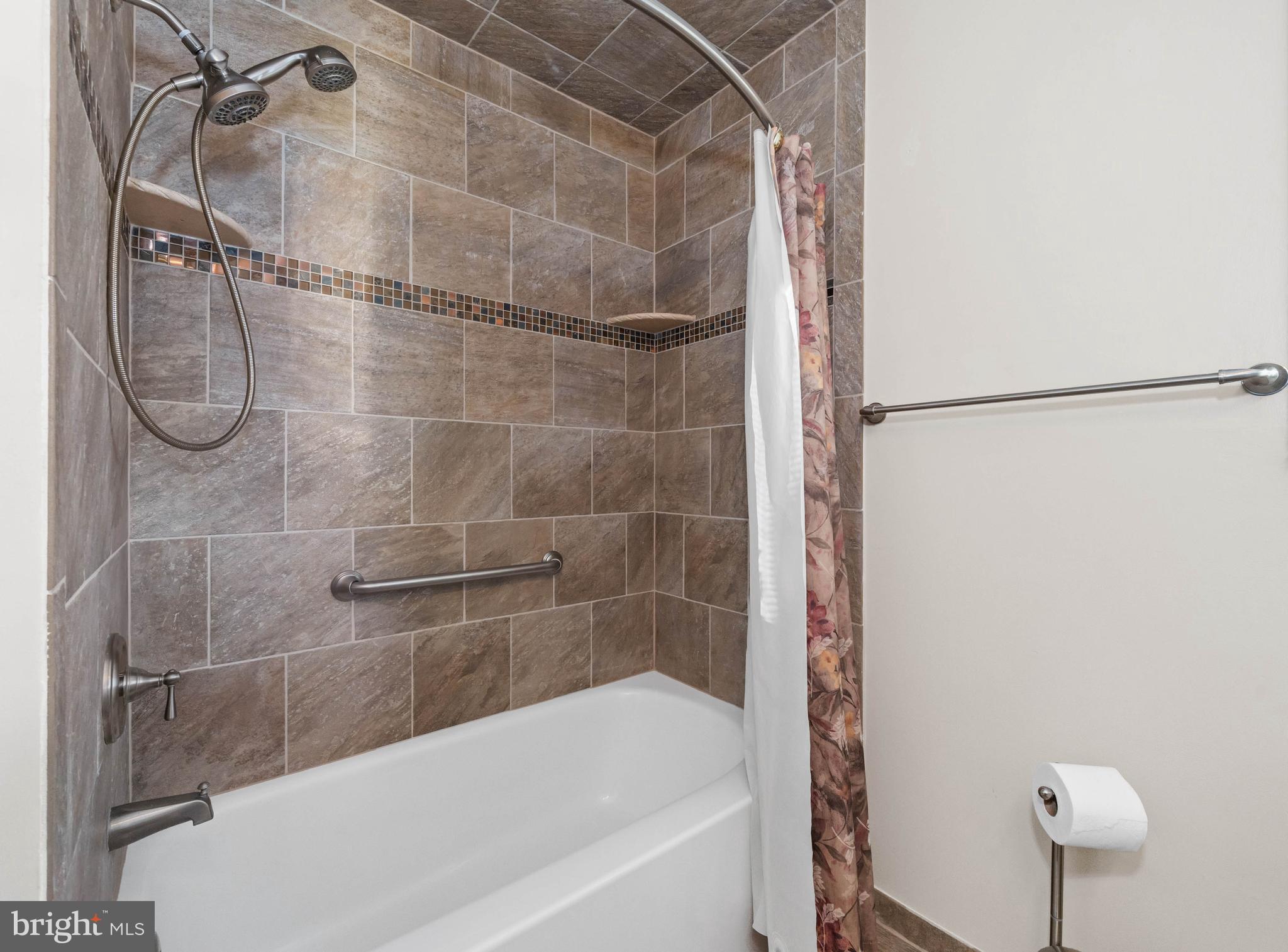 ROYAL GRANT - Residential