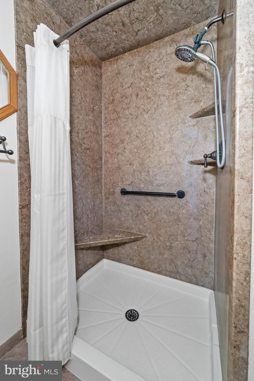 ROYAL GRANT - Residential