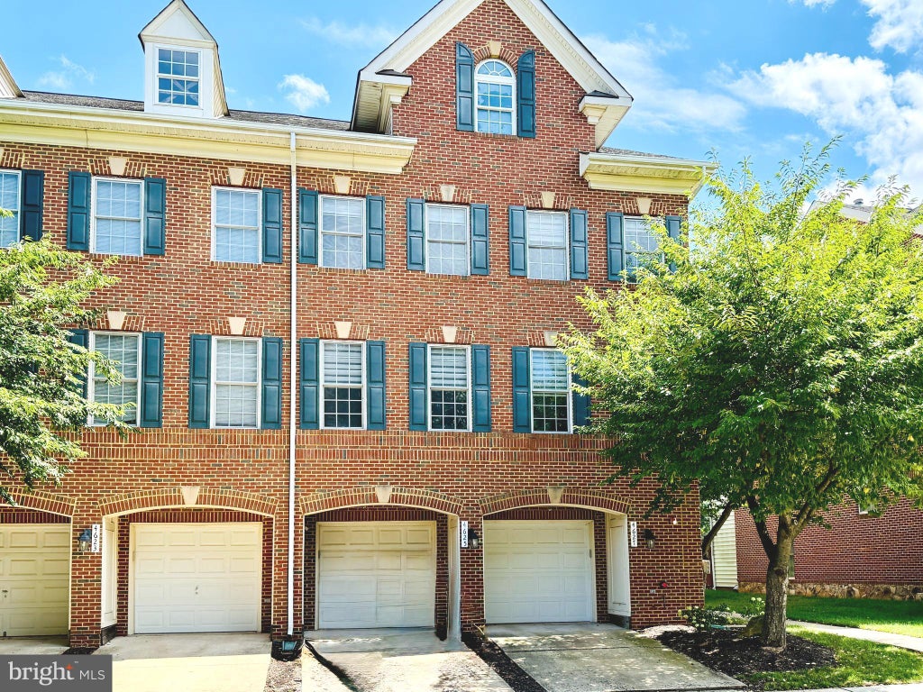 Photo of 4627 Hummingbird Lane #115, FAIRFAX, VA 22033 (MLS # VAFX2332978)