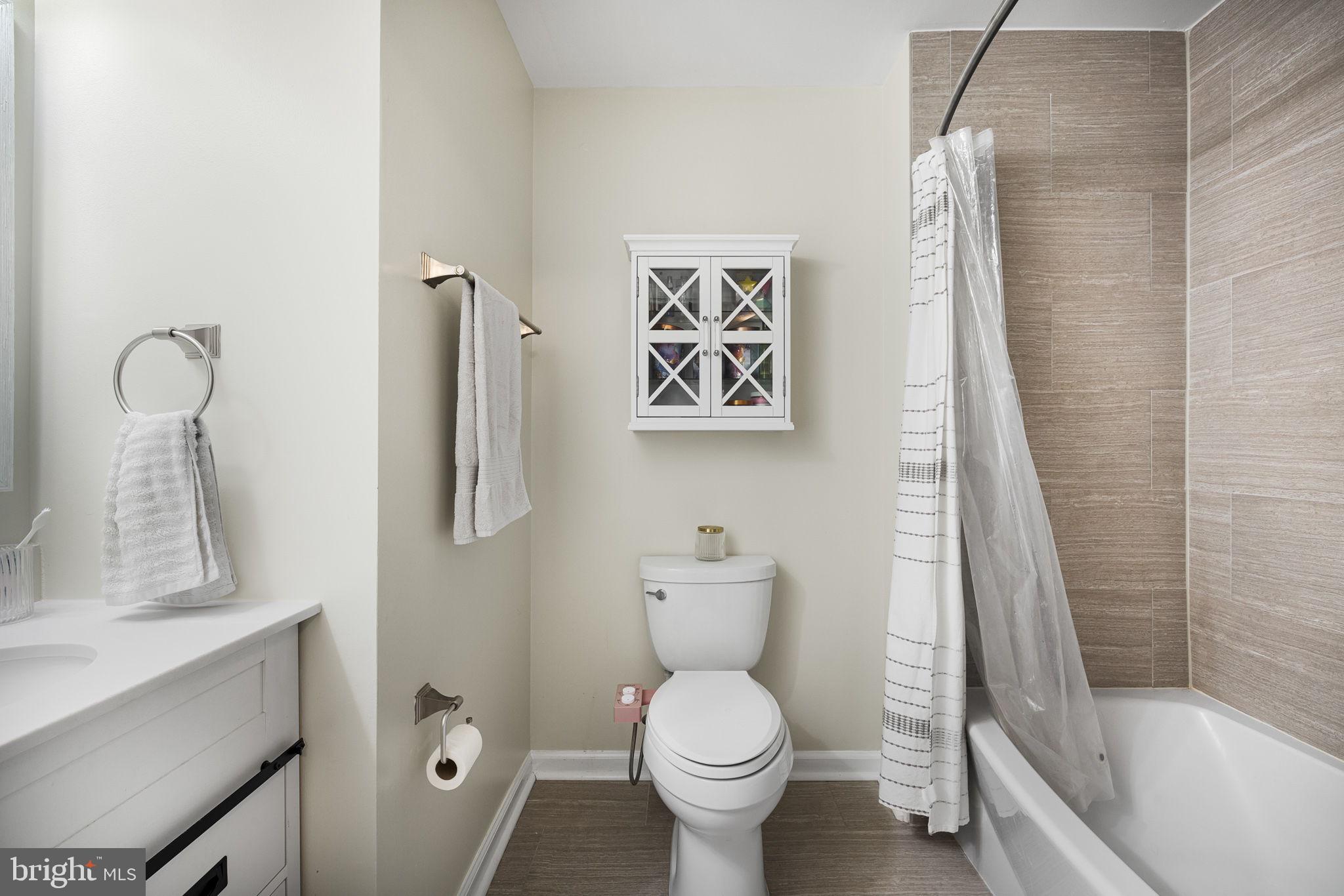 LEESBURG GATEWAY II - Residential Lease