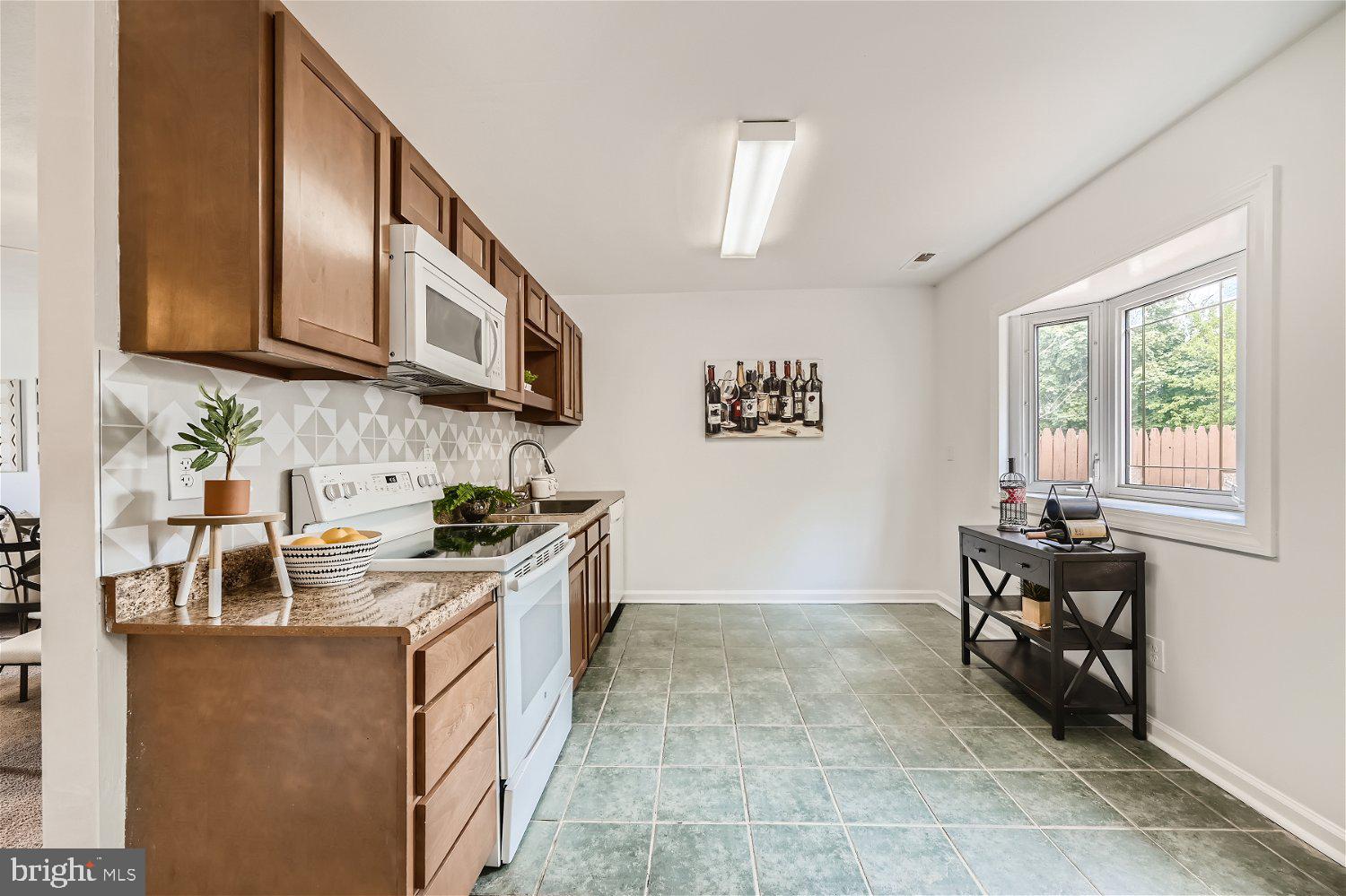 MIDDLE RIVER - Residential