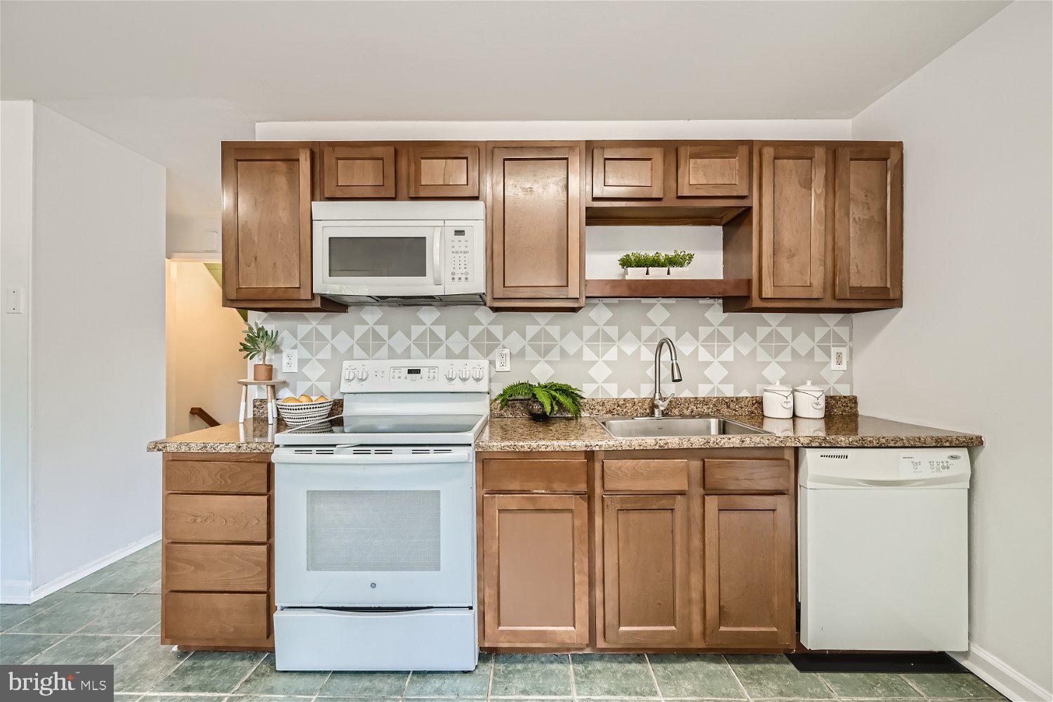 MIDDLE RIVER - Residential