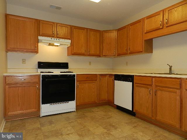 LONGSTOWN VILLAGE - Residential