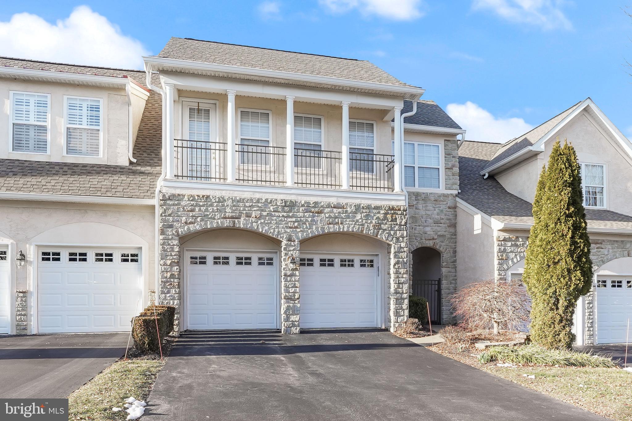 90 OLD BARN DRIVE