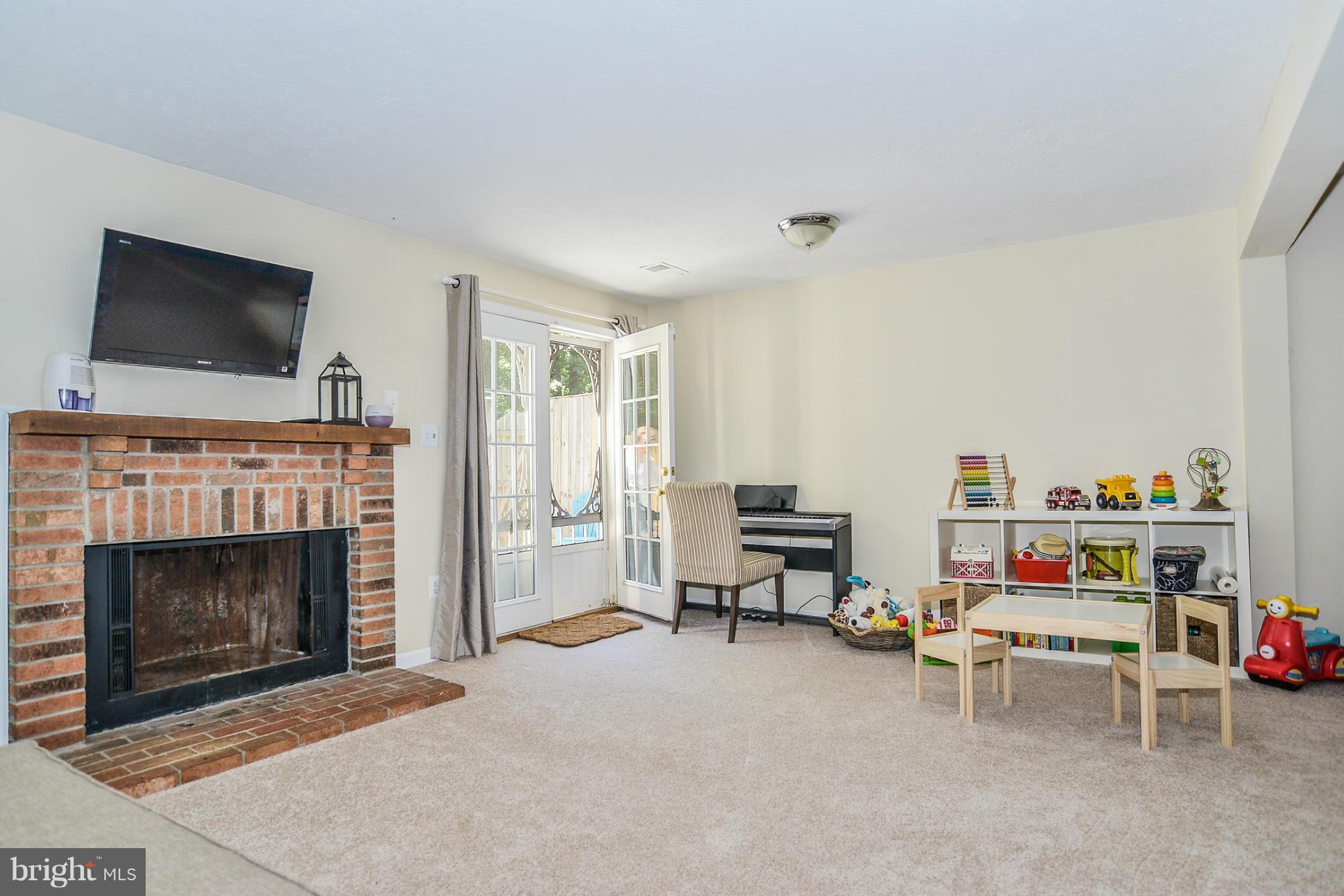 ADAMS WALK - Residential Lease