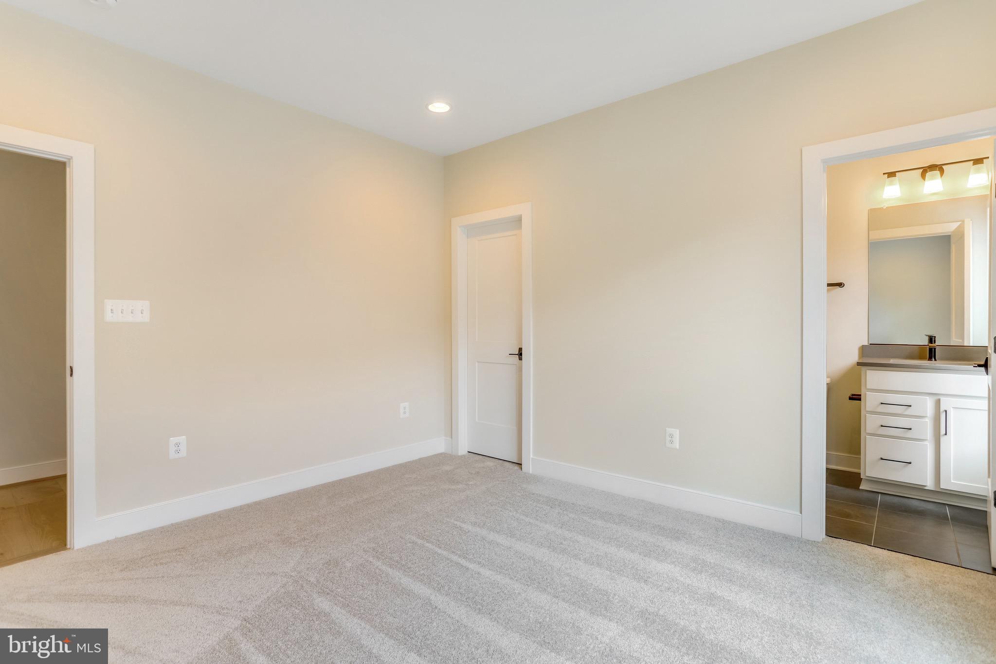 FALLS CHURCH PARK - Residential