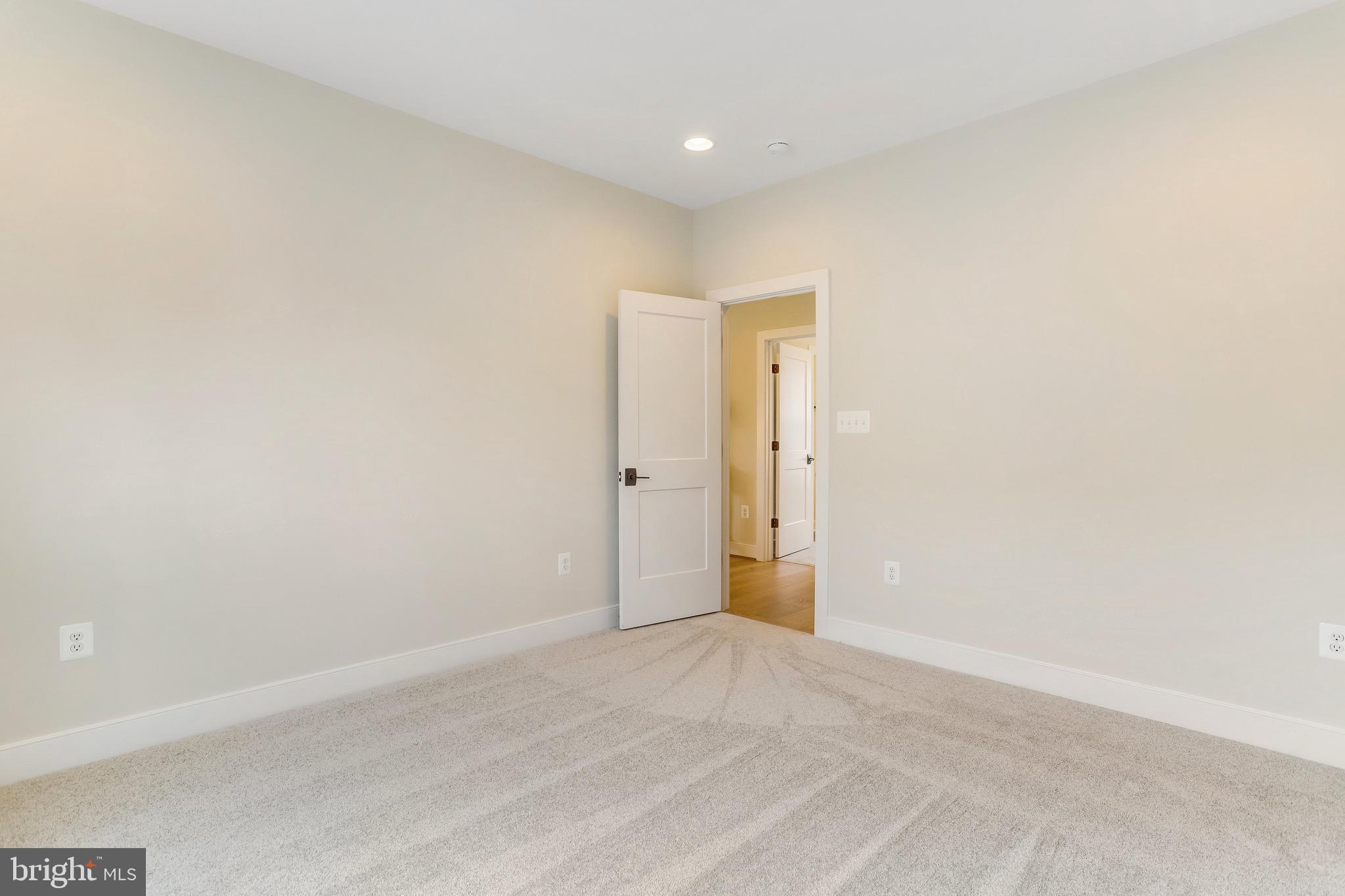 FALLS CHURCH PARK - Residential