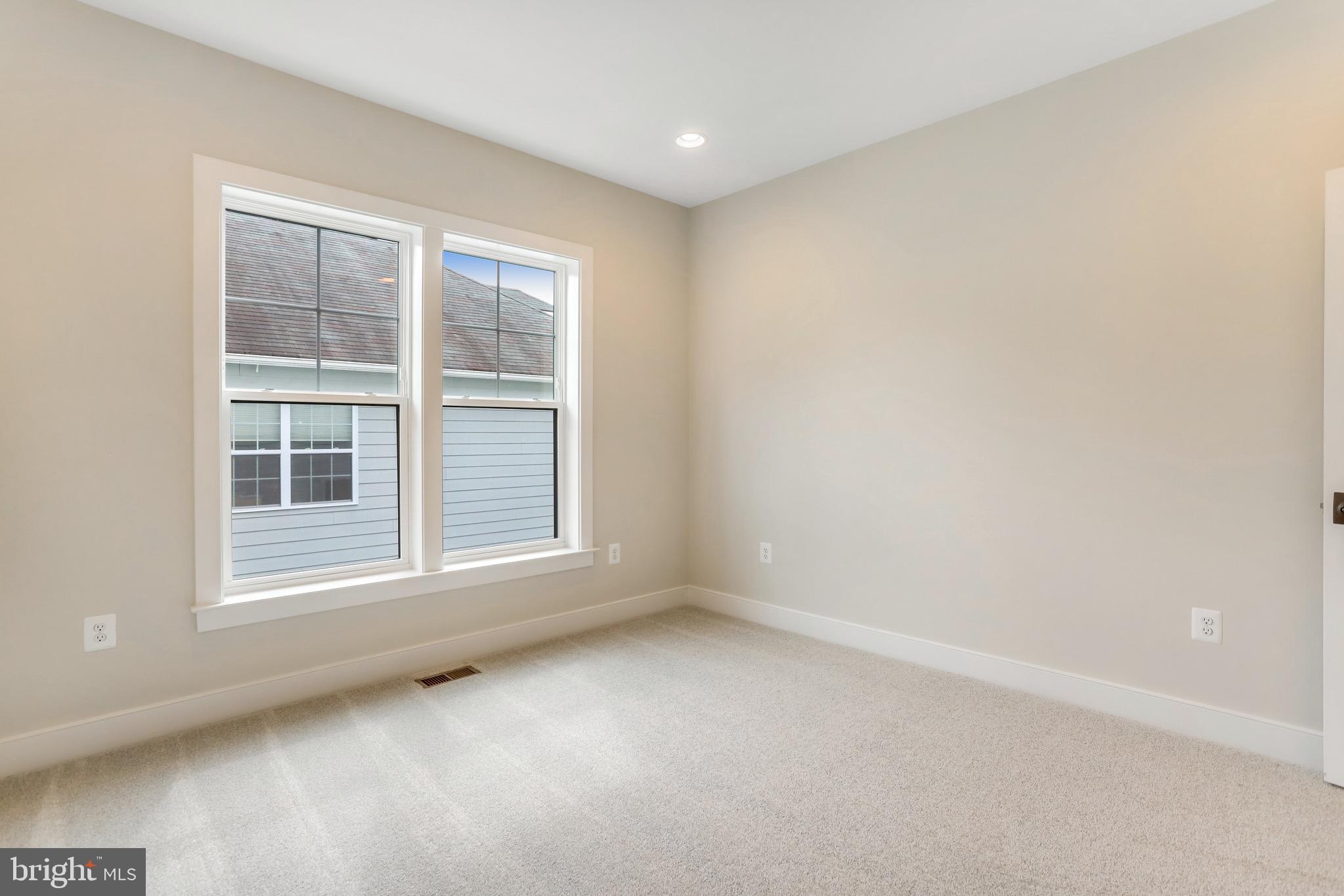 FALLS CHURCH PARK - Residential