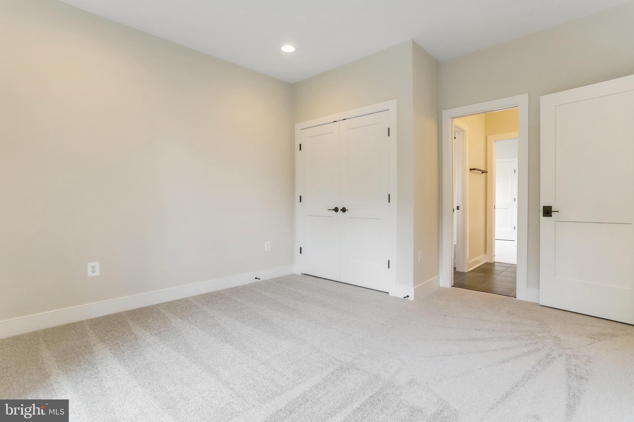 FALLS CHURCH PARK - Residential