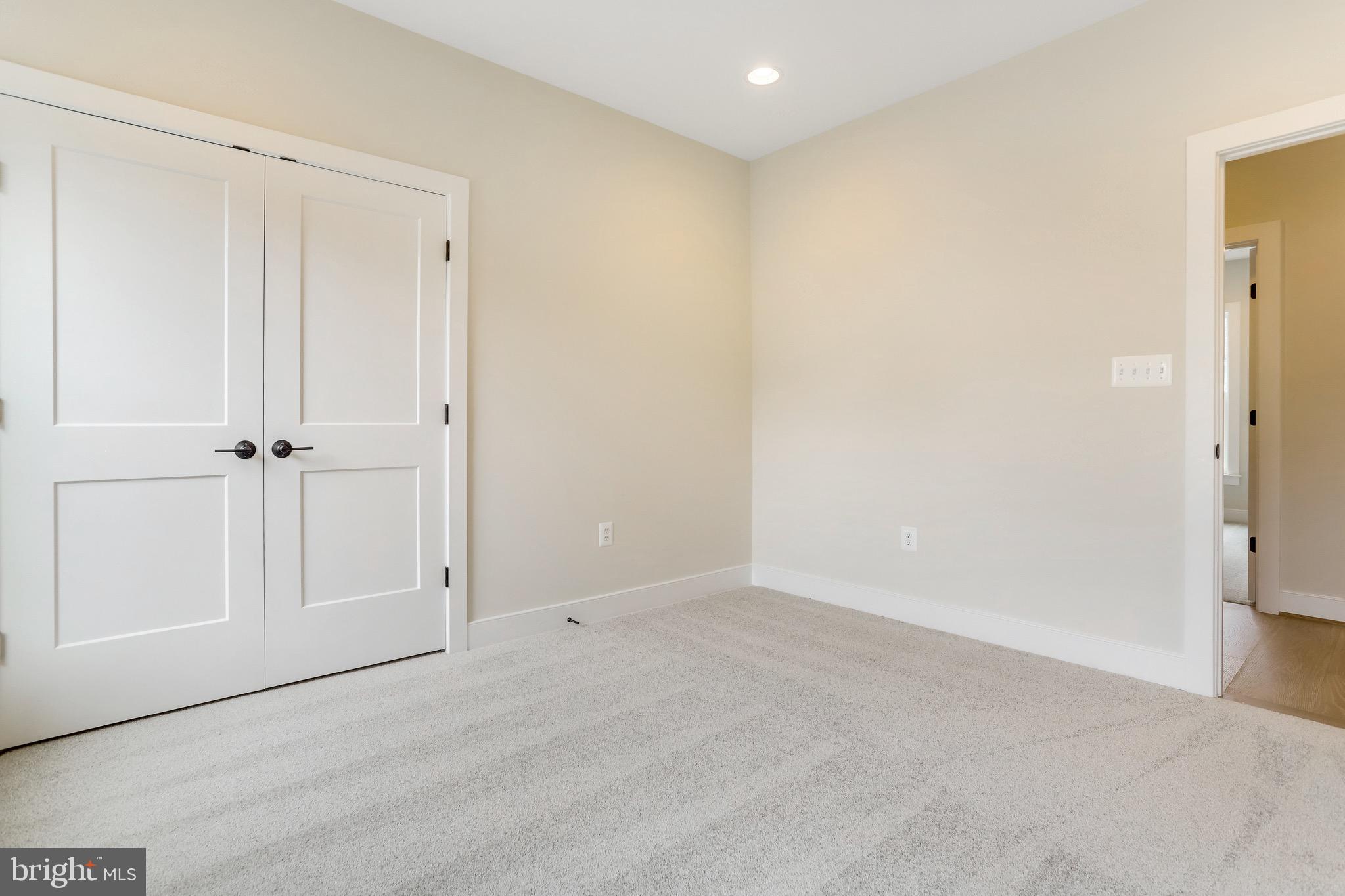 FALLS CHURCH PARK - Residential