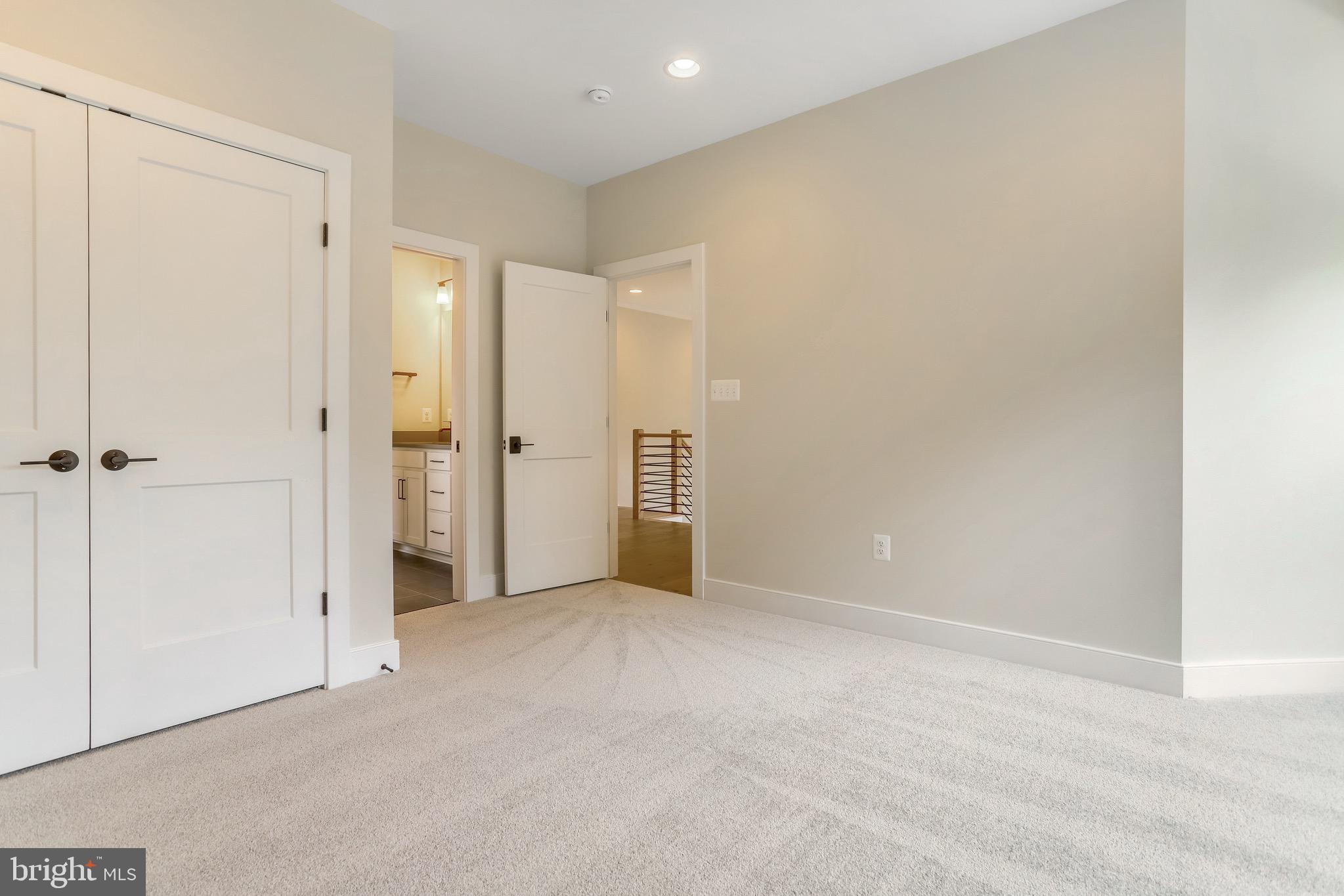 FALLS CHURCH PARK - Residential