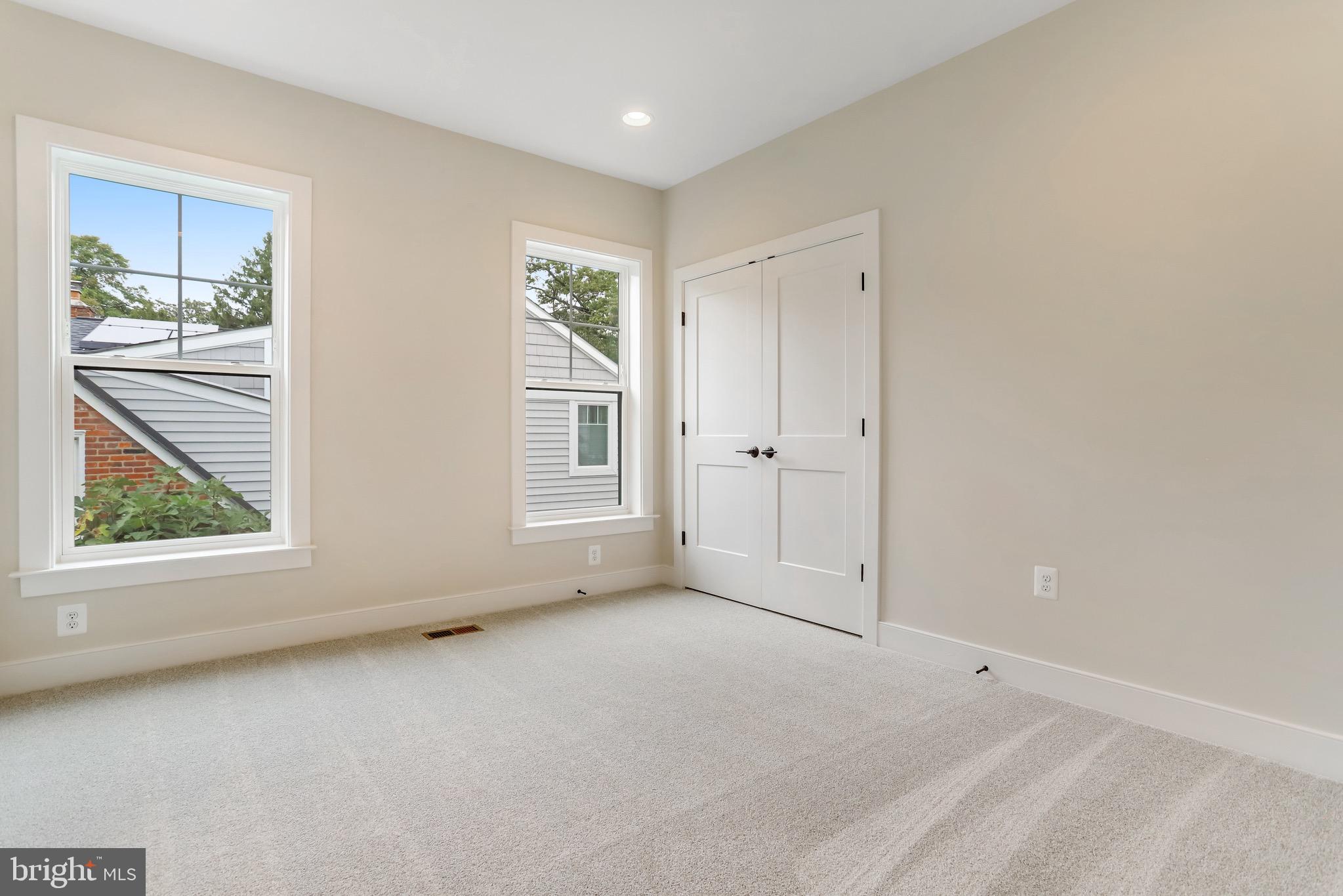 FALLS CHURCH PARK - Residential