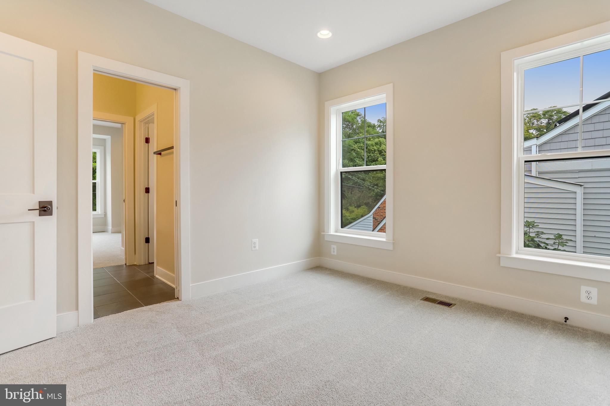 FALLS CHURCH PARK - Residential