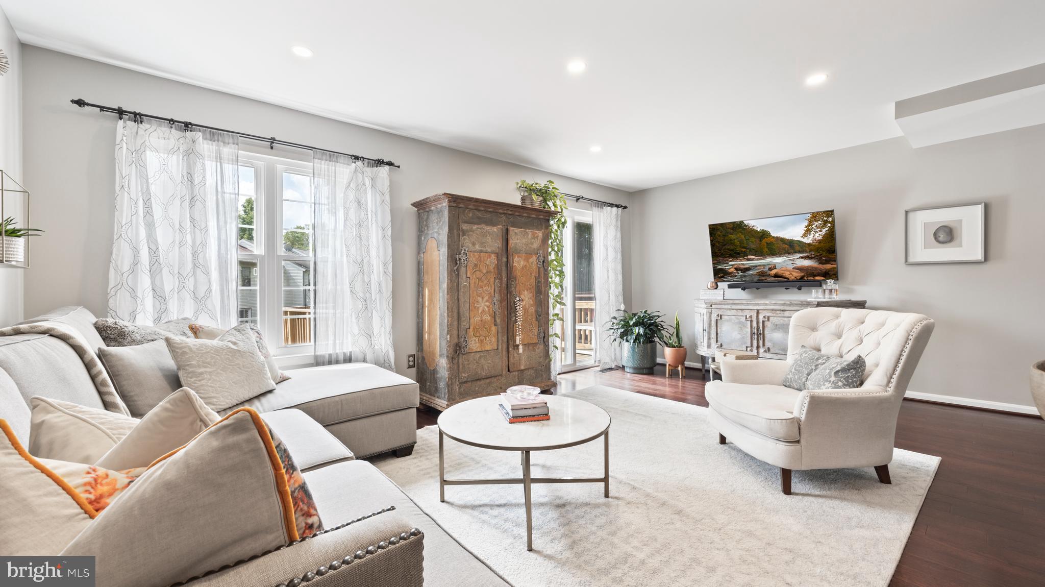 SEQUOIA LEA - Residential