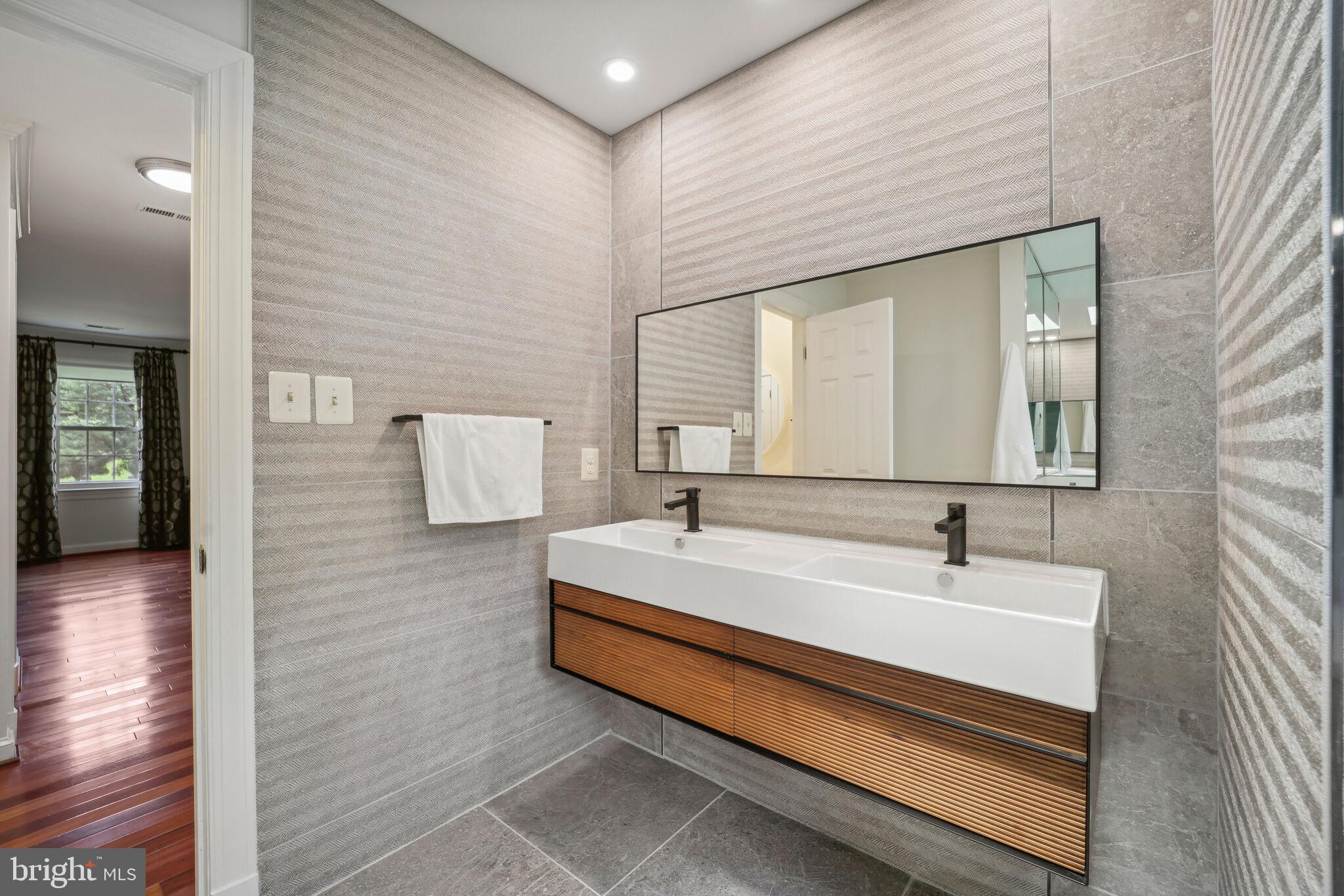 RIVERS EDGE - Residential