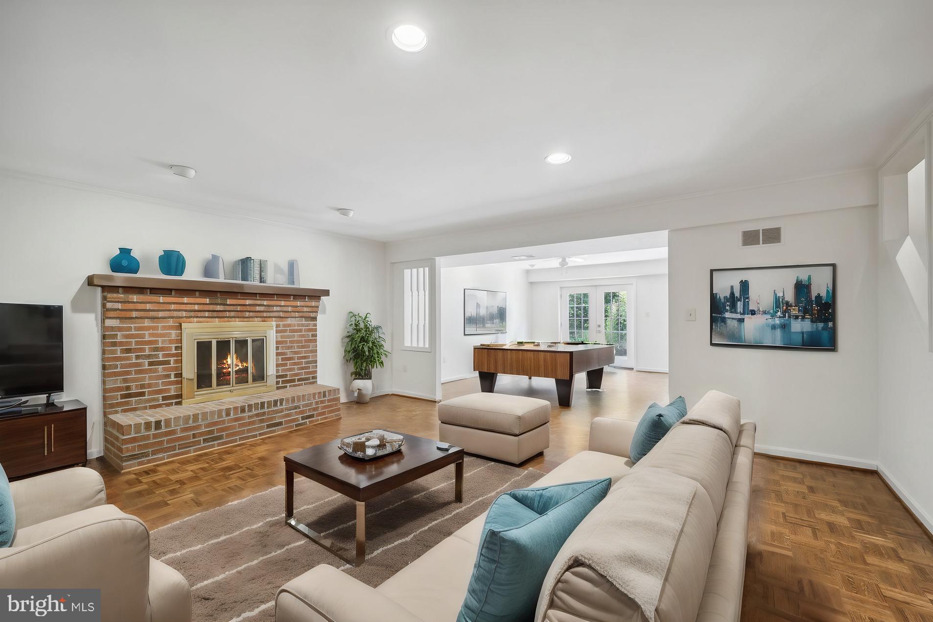 RIVERS EDGE - Residential