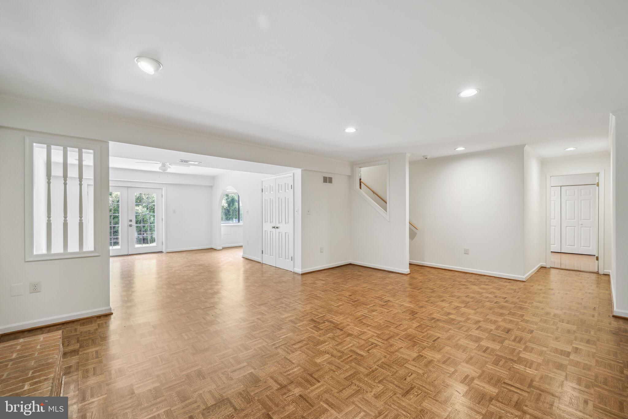 RIVERS EDGE - Residential