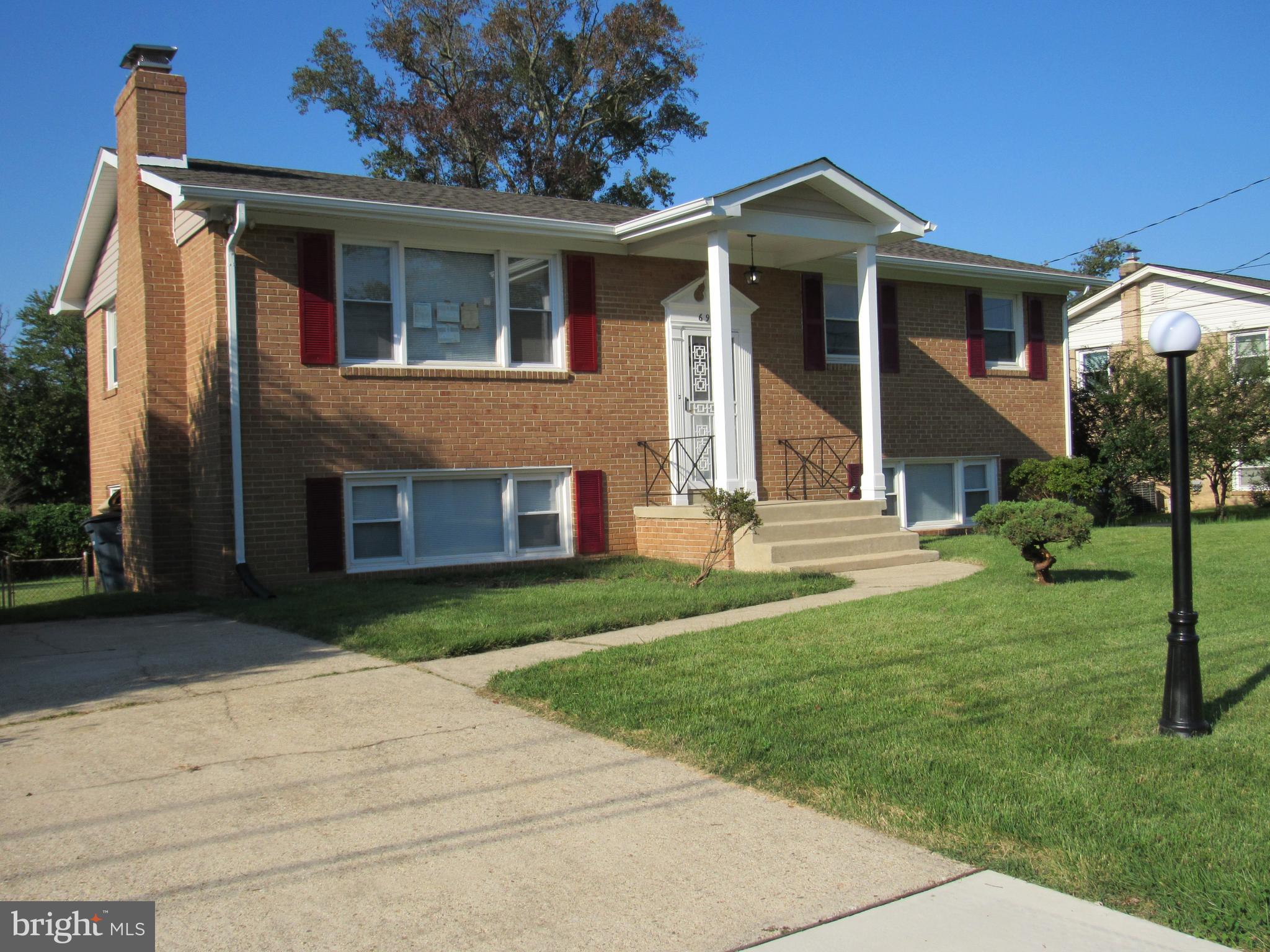 CRESTVIEW MANOR - Residential Lease