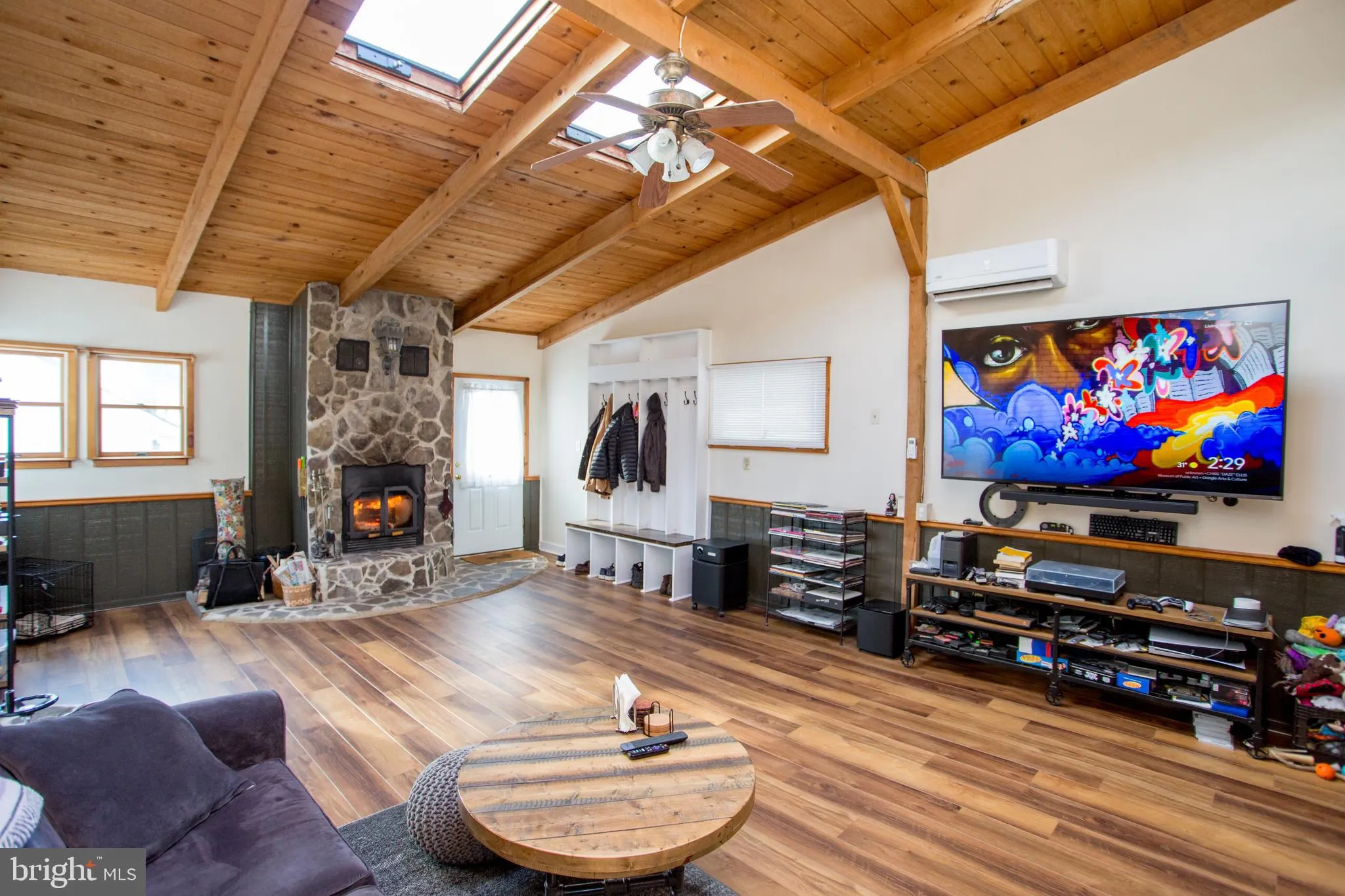 Ottsville, Pennsylvania 18942, United States, 4 Bedrooms Bedrooms, ,2 BathroomsBathrooms,Residential,Contingent,17088