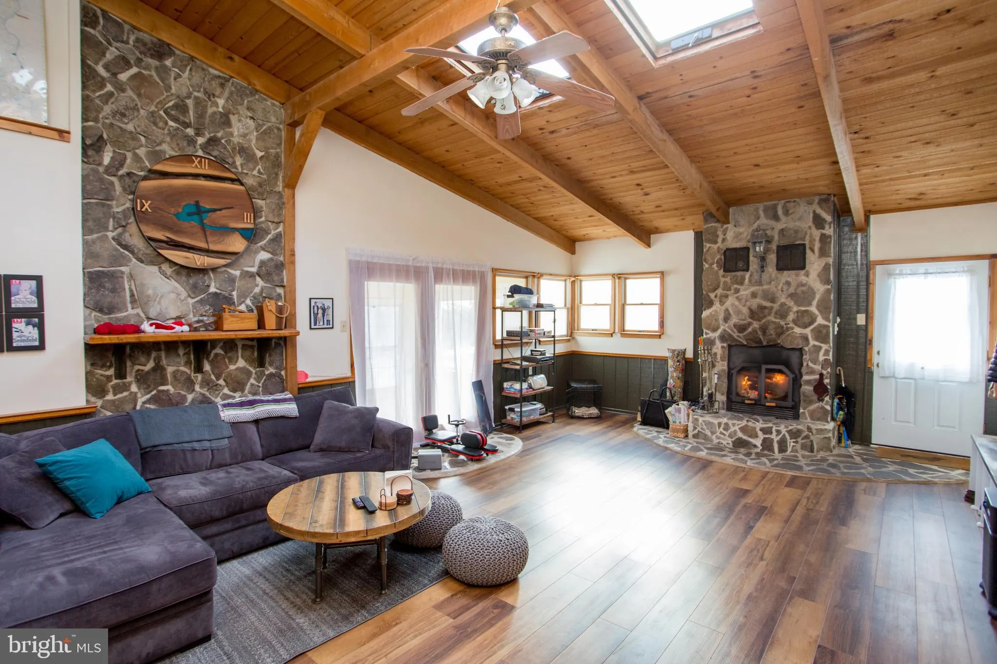 Ottsville, Pennsylvania 18942, United States, 4 Bedrooms Bedrooms, ,2 BathroomsBathrooms,Residential,Contingent,17088