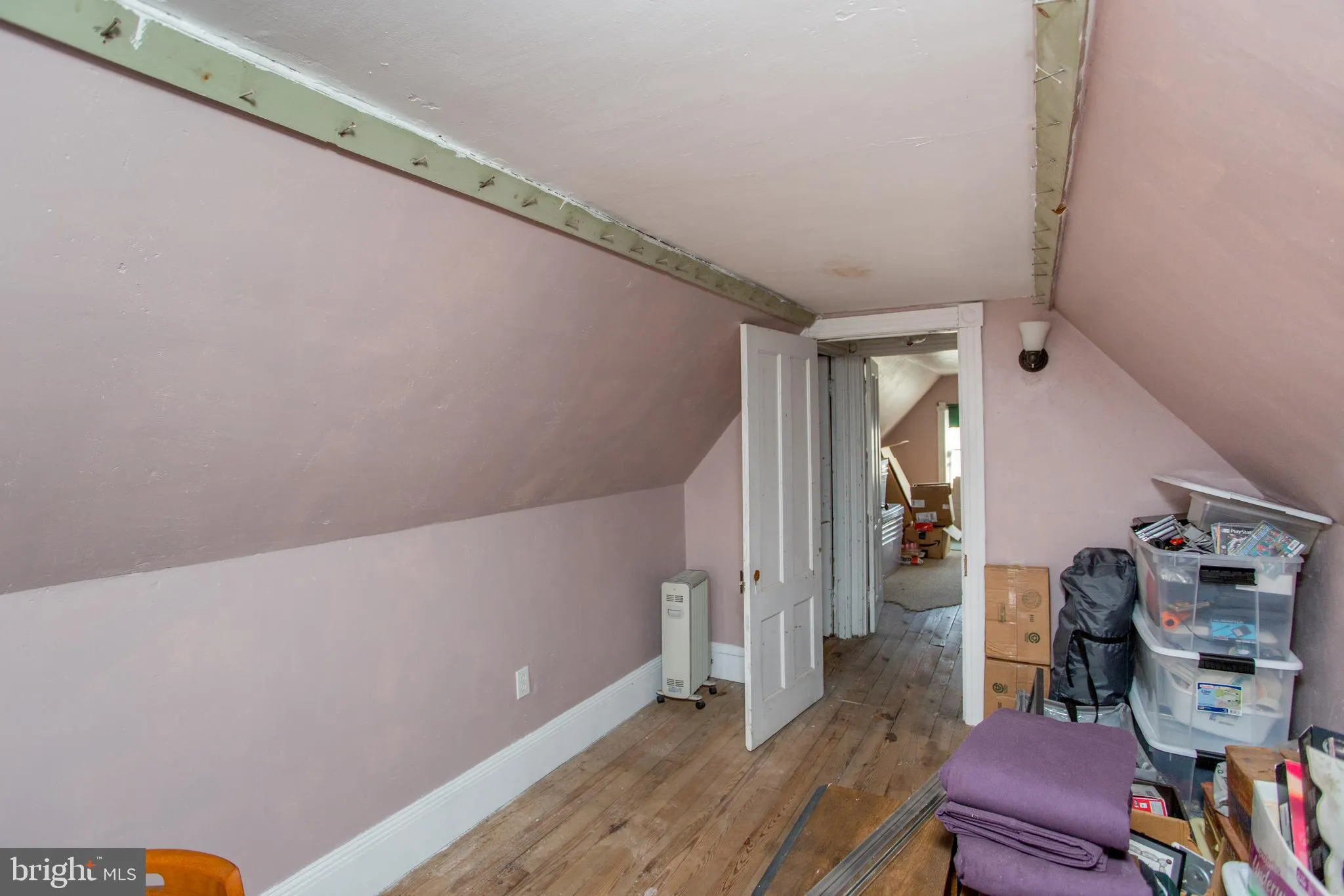 Ottsville, Pennsylvania 18942, United States, 4 Bedrooms Bedrooms, ,2 BathroomsBathrooms,Residential,Contingent,17088