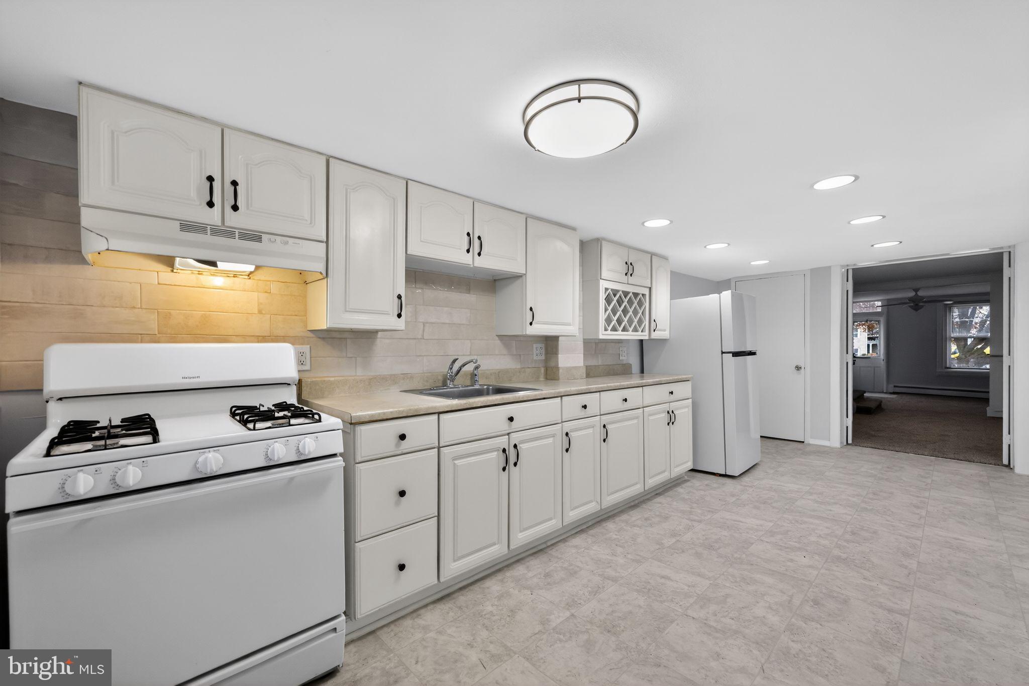 CONSHOHOCKEN - Residential Lease