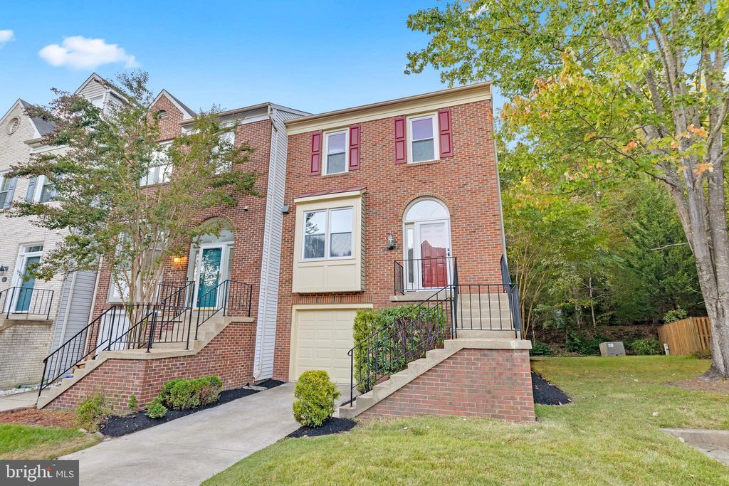 Photo of 8108 Squirrel Run Road, SPRINGFIELD, VA 22152 (MLS # VAFX2273172)