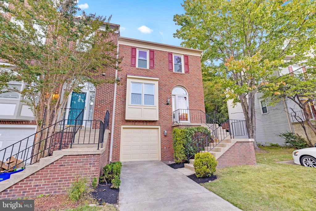 Photo of 8108 Squirrel Run Road, SPRINGFIELD, VA 22152 (MLS # VAFX2273172)