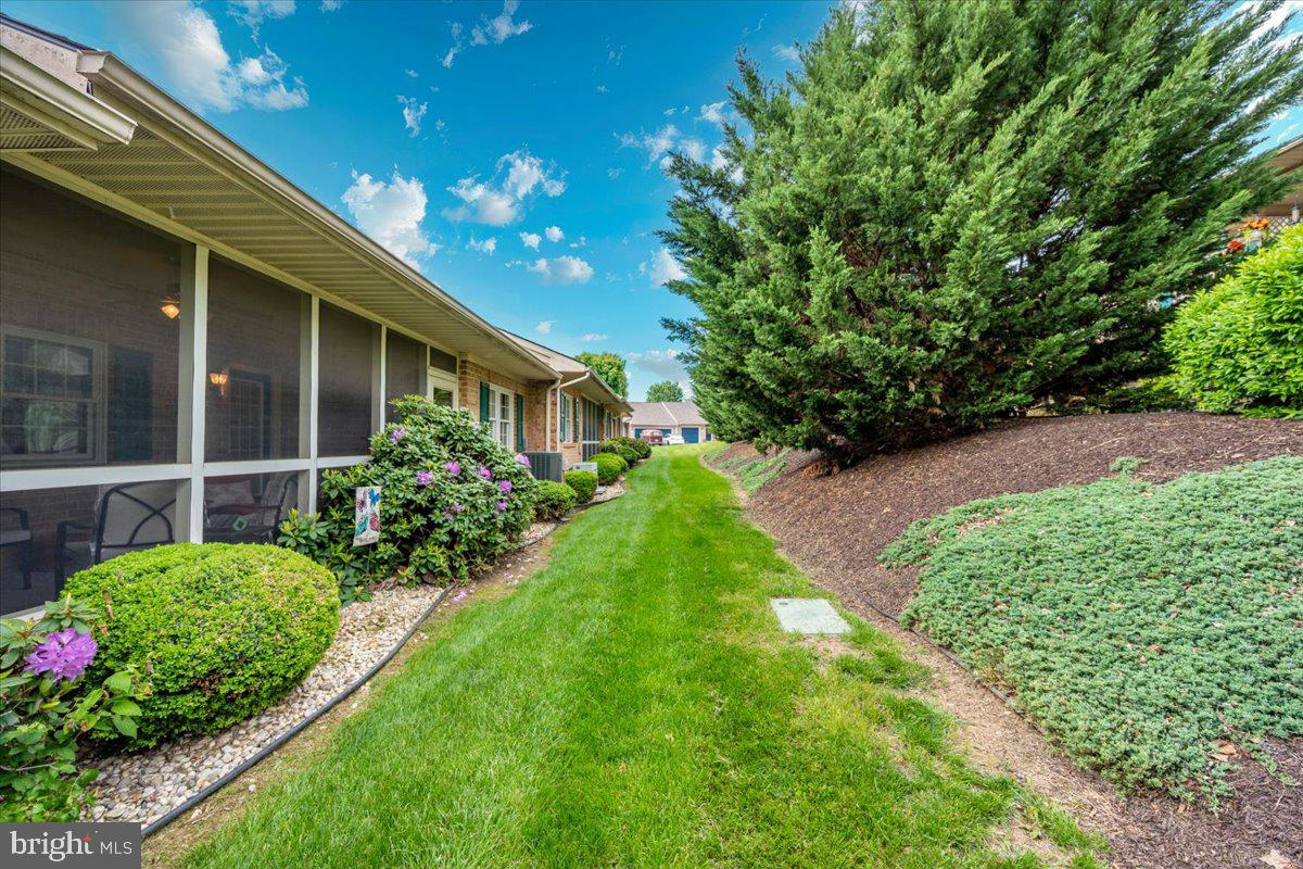 SUMMERLAND MANOR - Residential